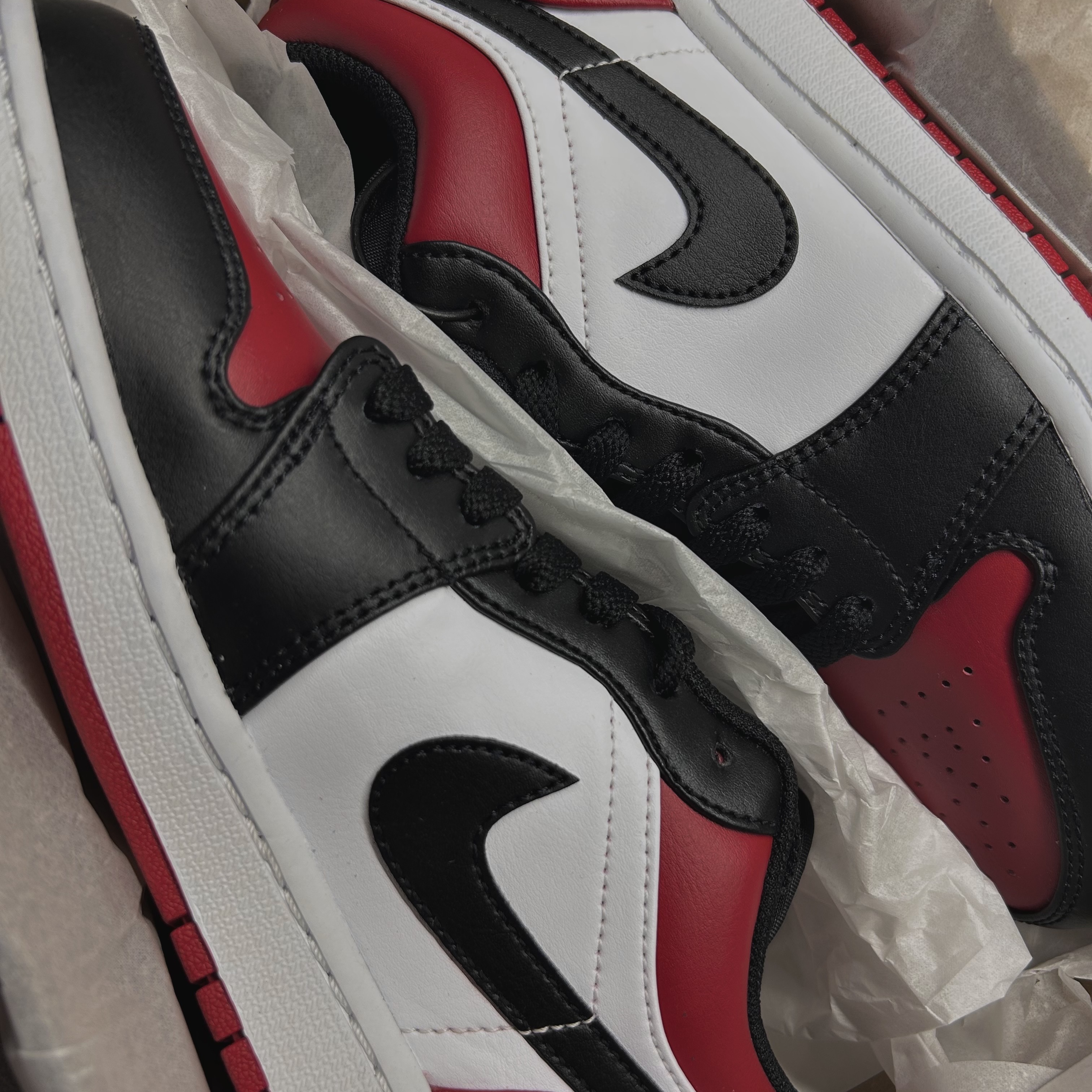 Jordan 1 Low Bred Toe 착용 스타일 - 1