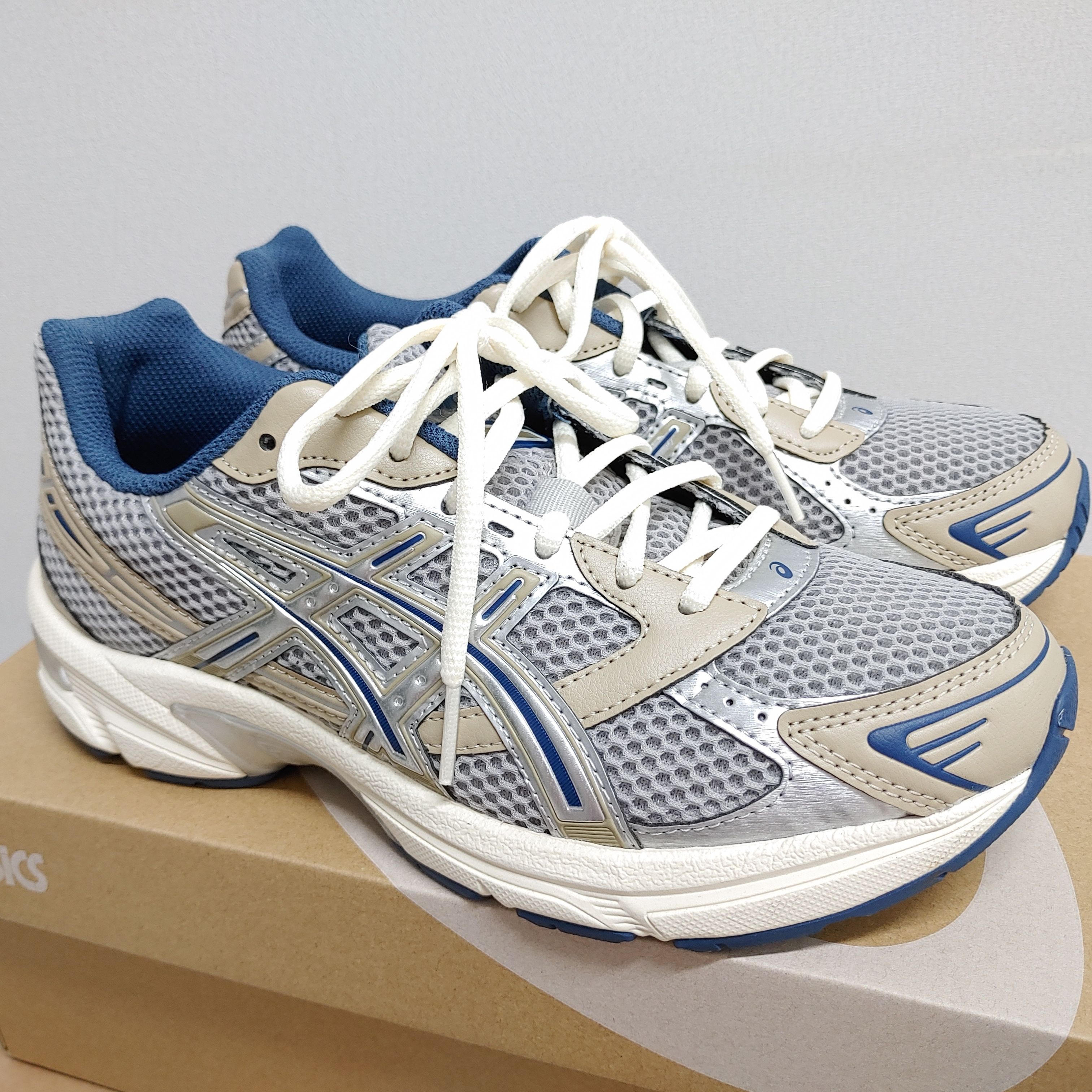 Asics Gel-1130 Oyster Grey Pure Silver 착용 스타일