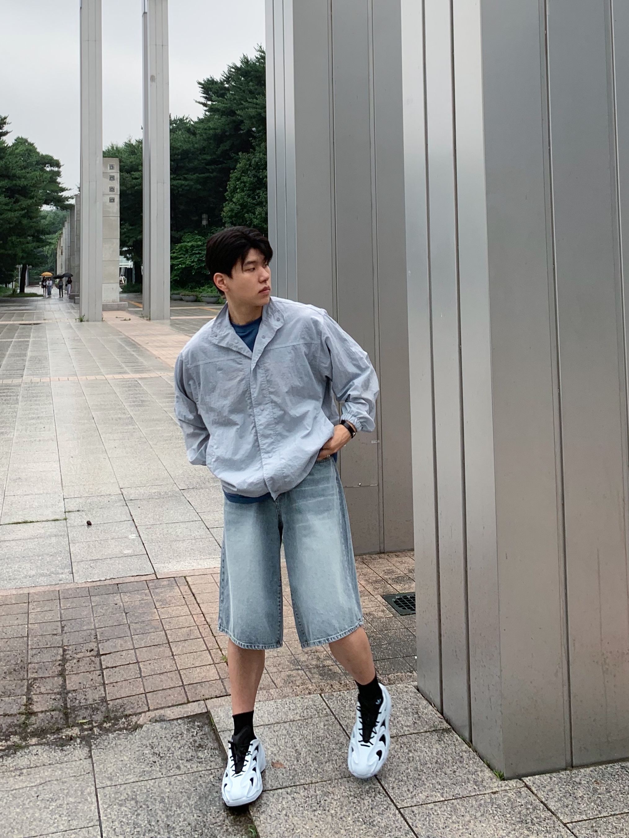 Adidas Adifom Q Halo Blue 착용 스타일 - 3