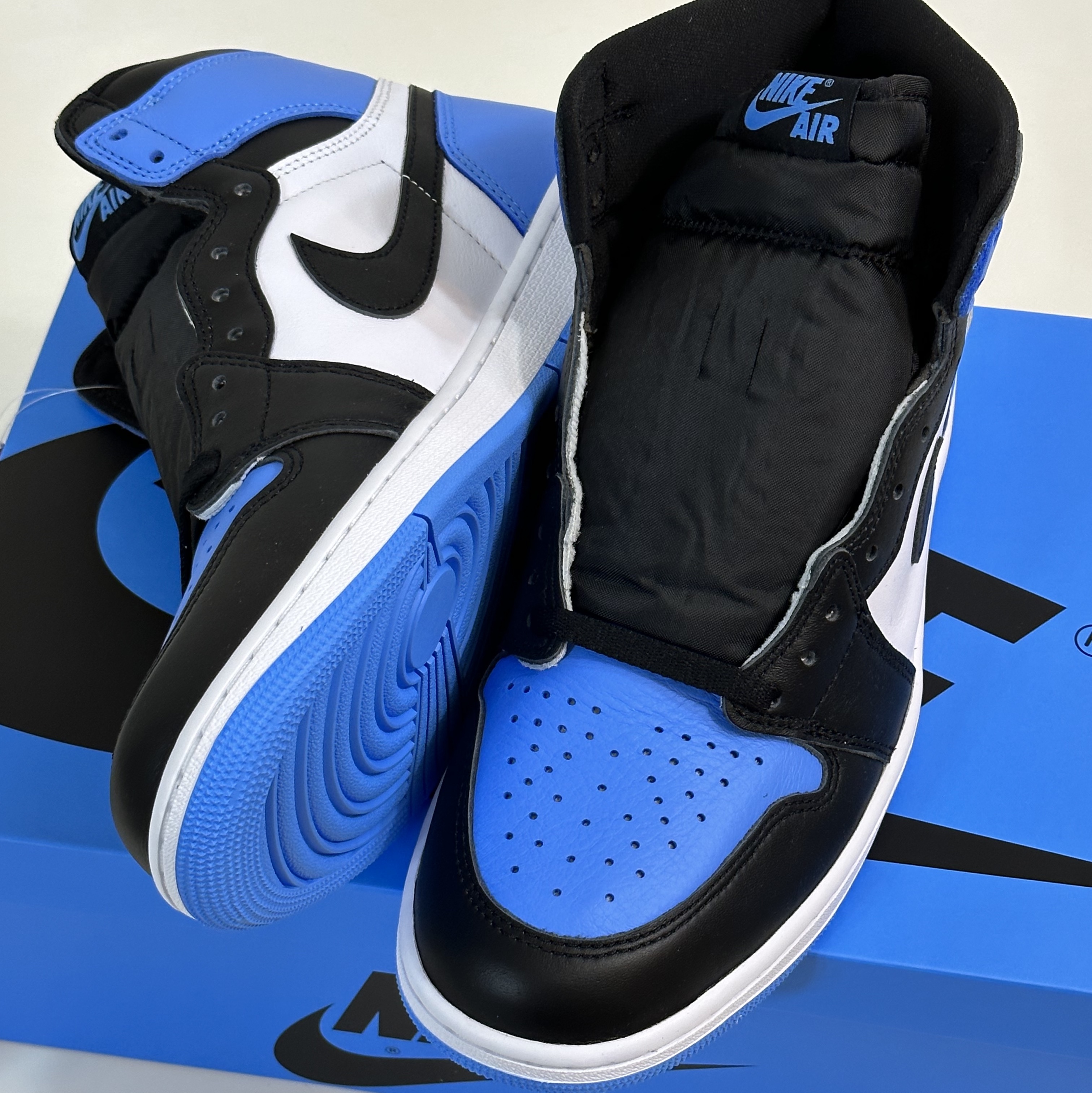 Jordan 1 Retro High OG University Blue 착용 스타일 - 1