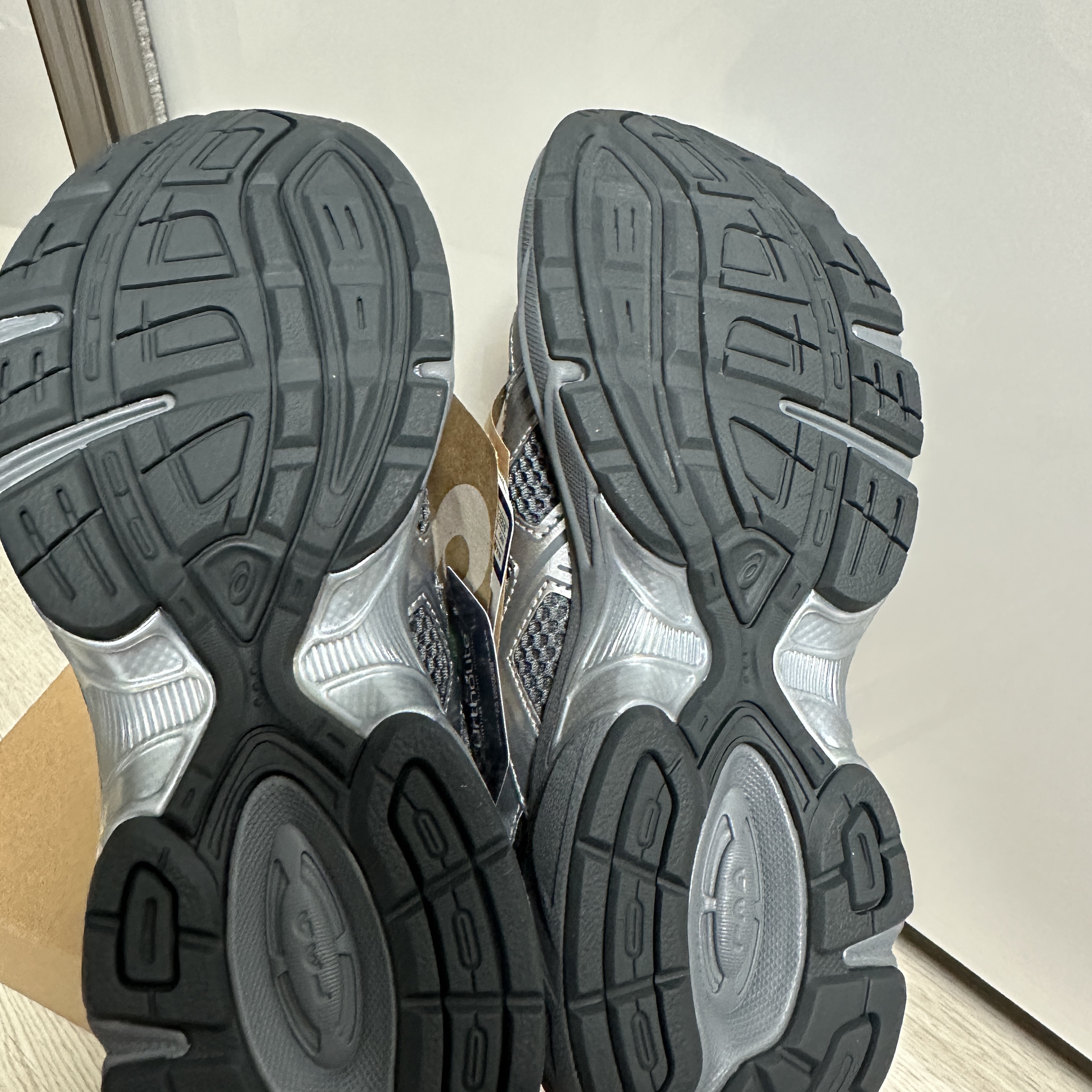 Asics Gel-1130 Steel Grey Pure Silver 착용 스타일 - 3