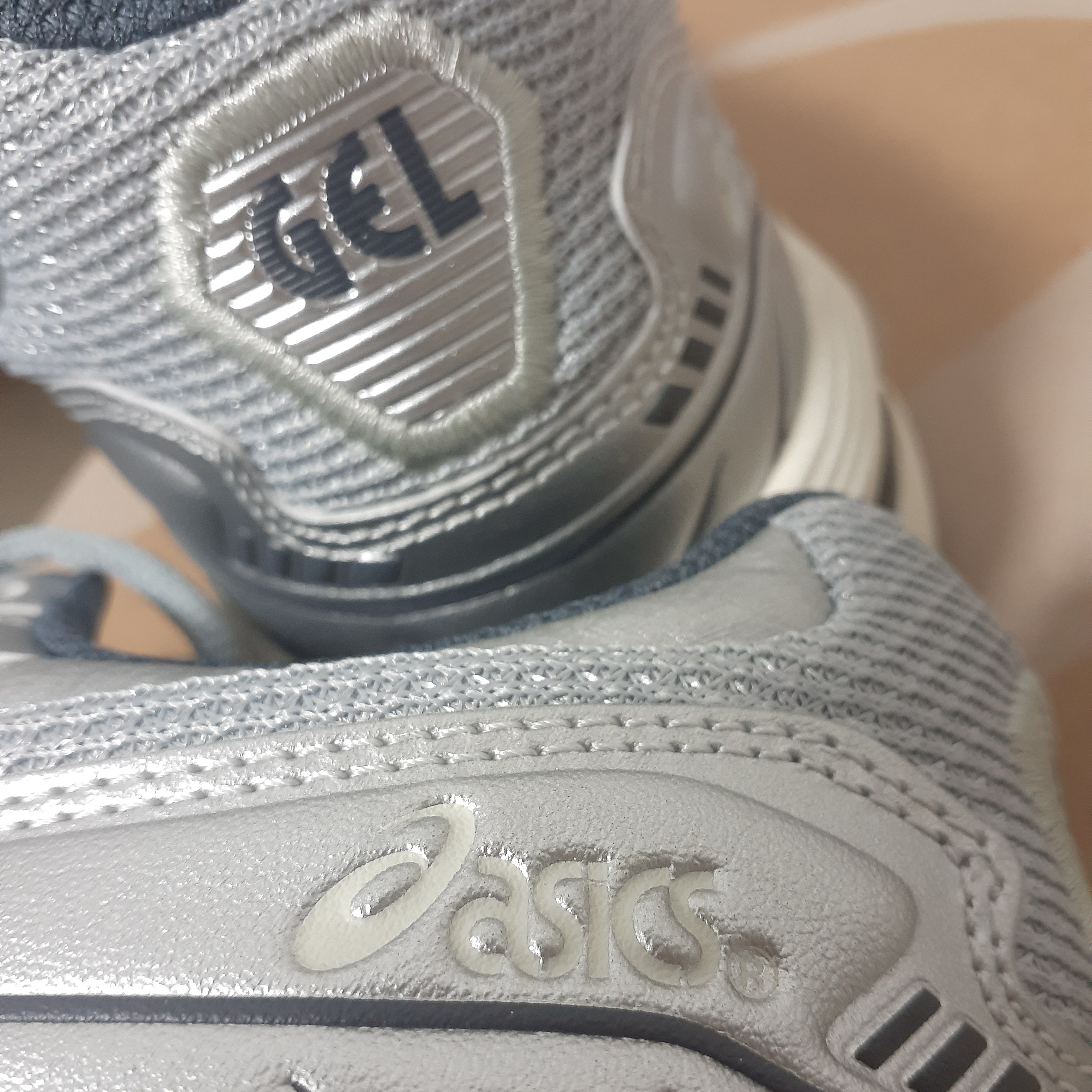 Asics Gel-1090 Piedmont Grey 착용 스타일 - 1