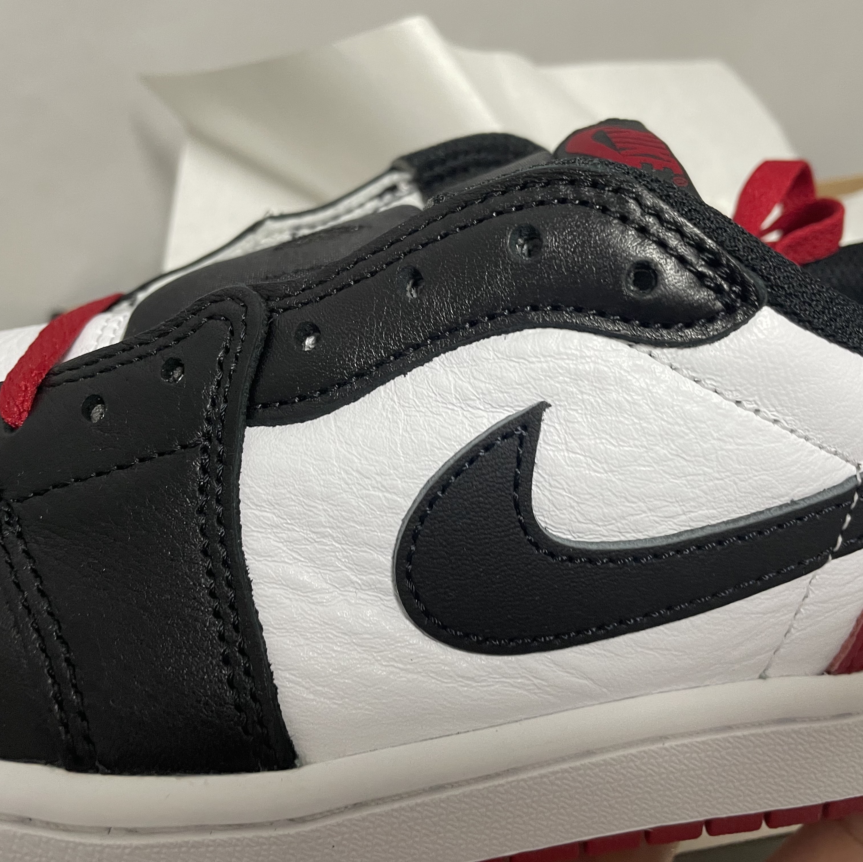 Jordan 1 Retro Low OG Black Toe 착용 스타일 - 1