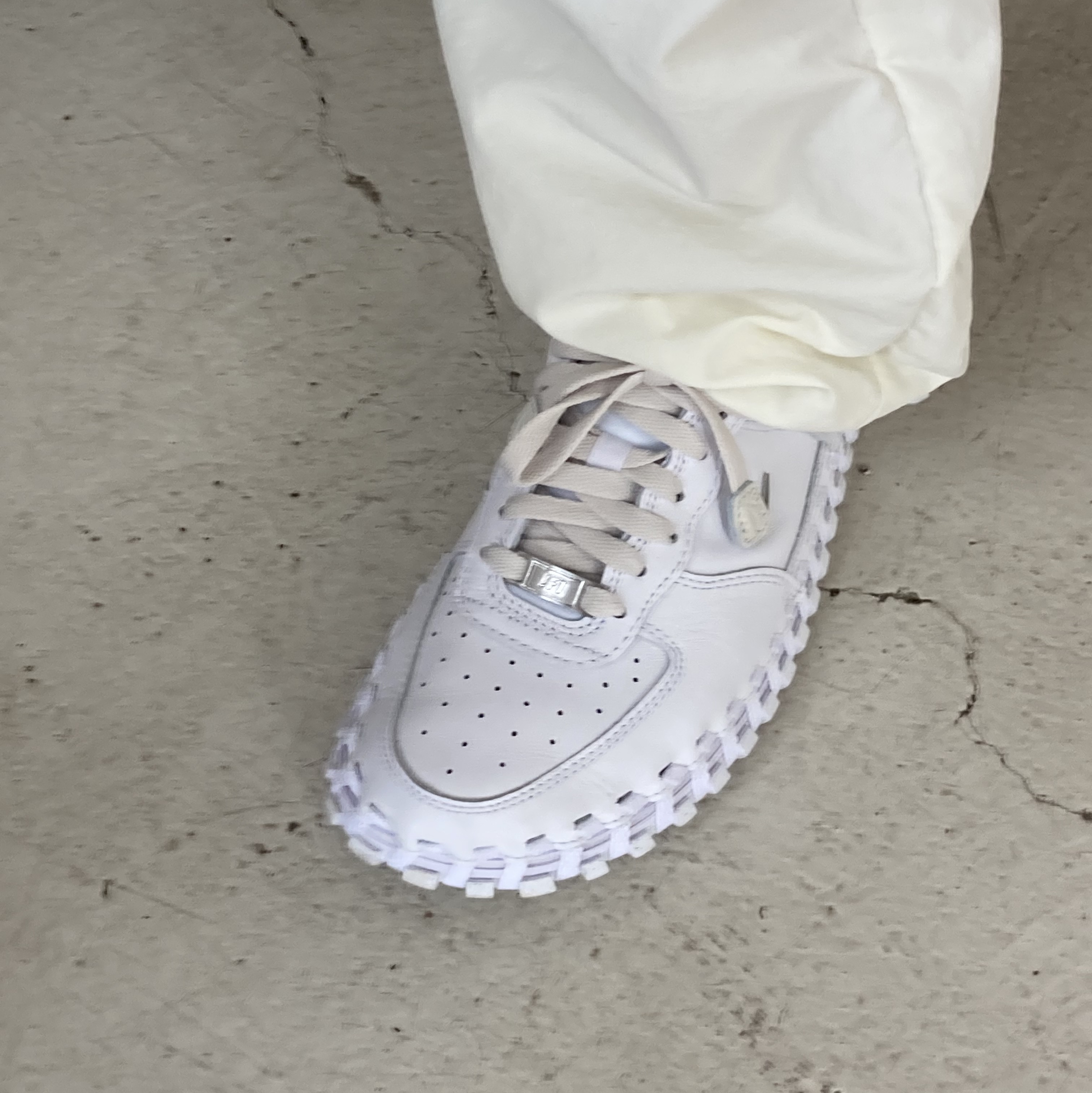 Nike x Jacquemus J Force 1 Low LX SP White 착용 스타일 - 2