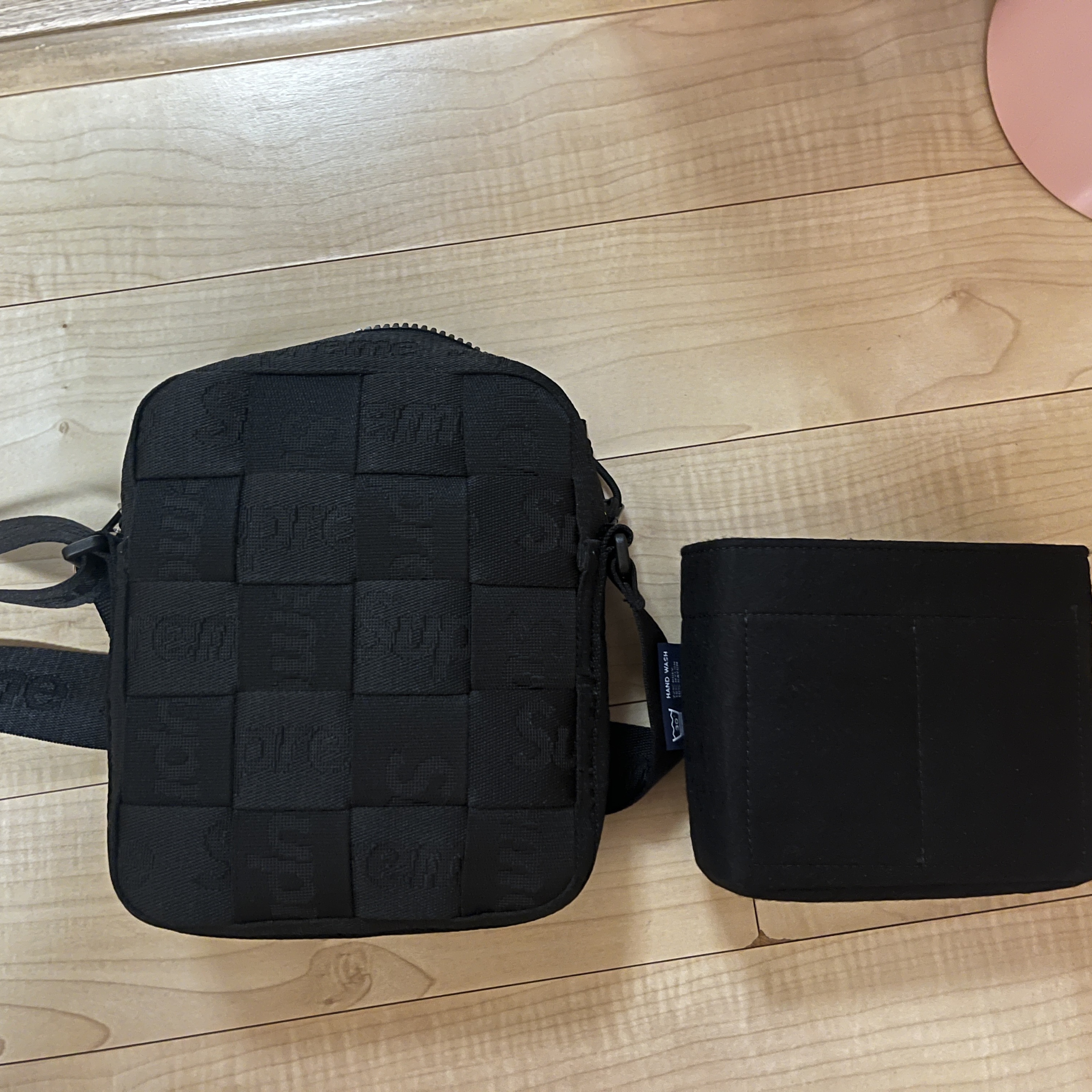 Supreme Woven Shoulder Bag Black - 23SS 착용 스타일 - 1