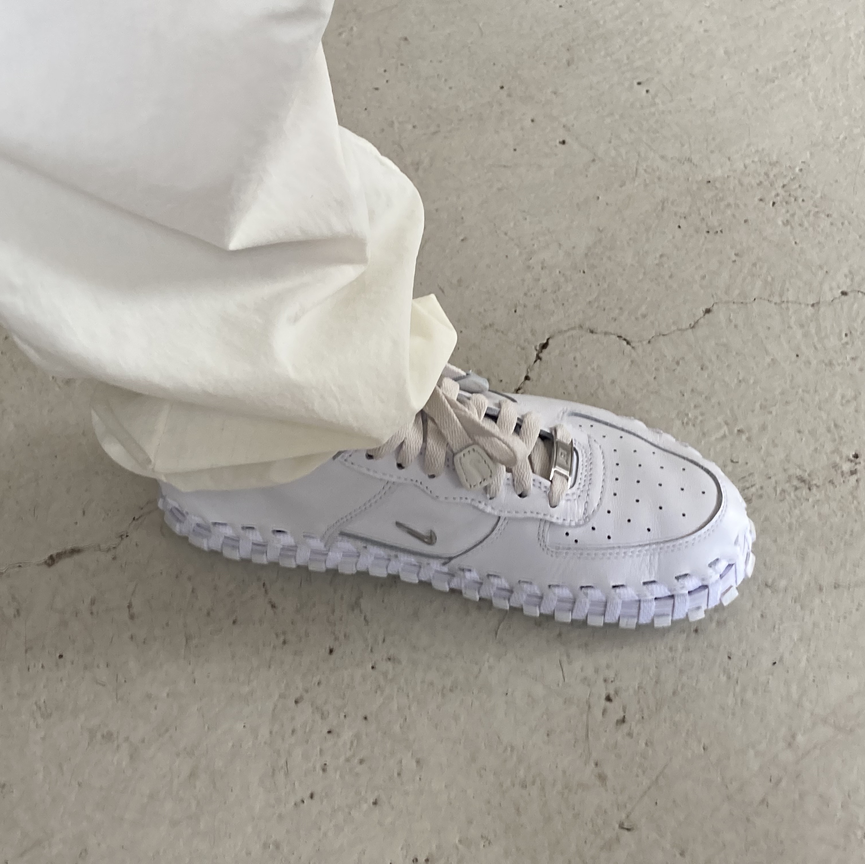 Nike x Jacquemus J Force 1 Low LX SP White 착용 스타일 - 1