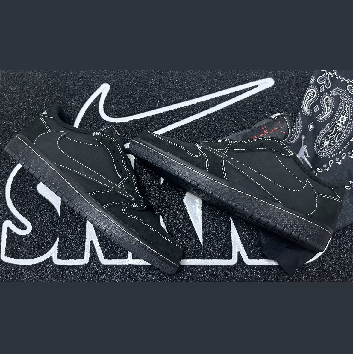 Jordan 1 x Travis Scott Retro Low OG SP Black Phantom 착용 스타일