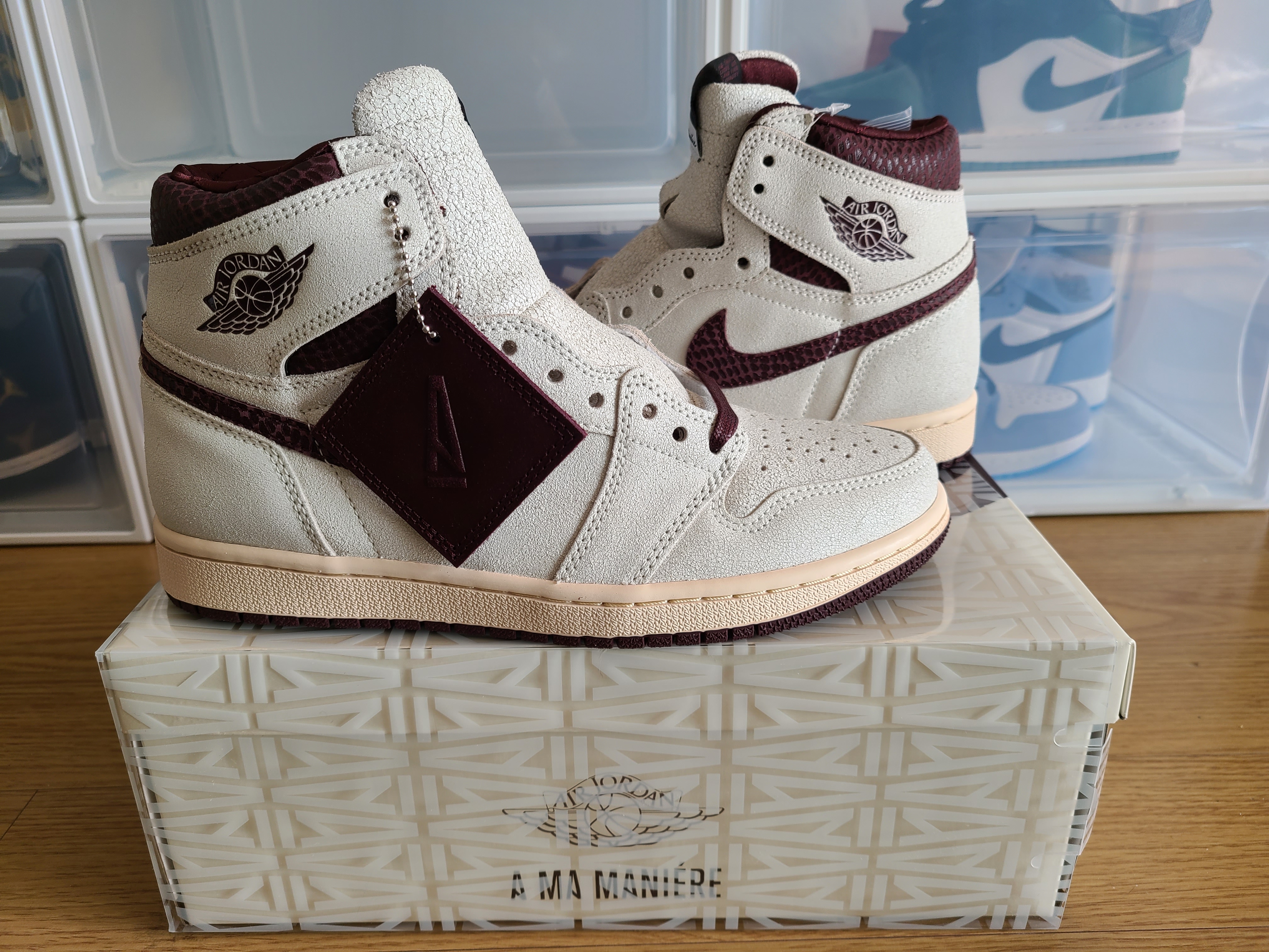 Jordan 1 x A Ma Maniere Retro High OG SP Sail and Burgundy 착용 스타일