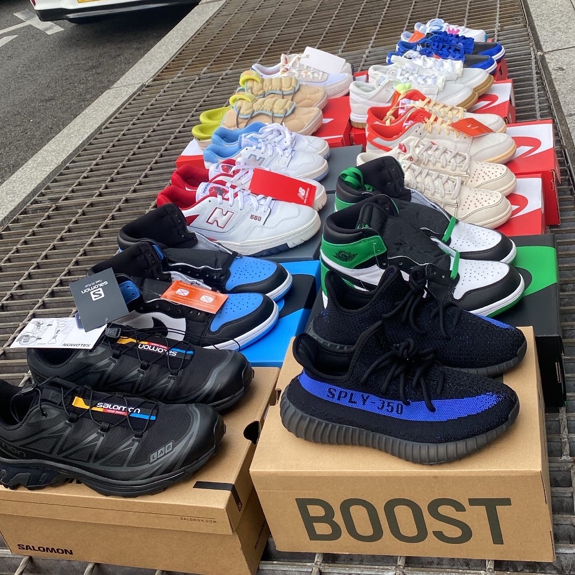 Adidas Yeezy Boost 350 V2 Dazzling Blue, Salomon XT-6 ADV Black 착용 스타일