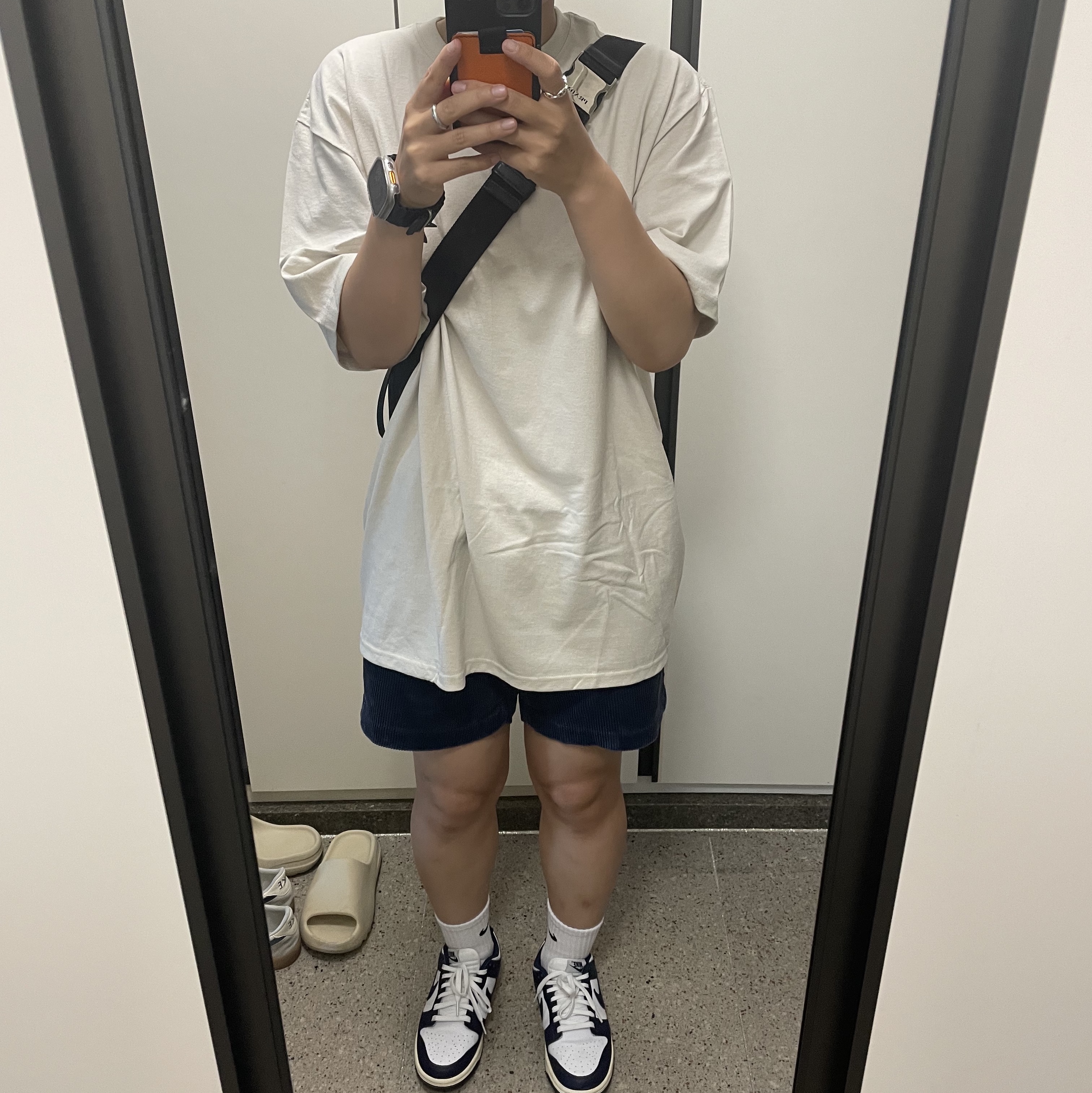 Stussy Diced Out T-Shirt Smoke 착용 스타일