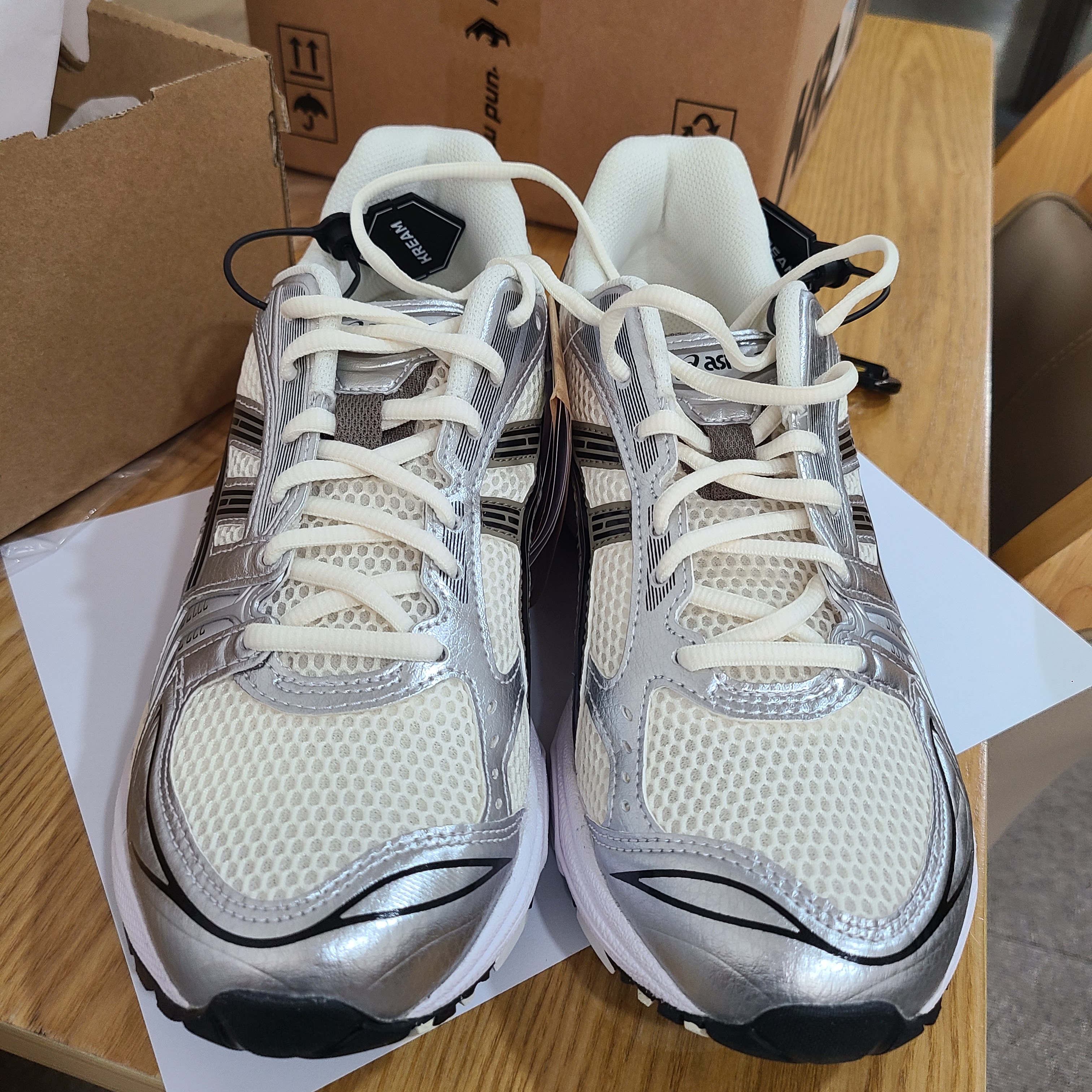 Asics Gel-Kayano 14 Cream Black 착용 스타일 - 4