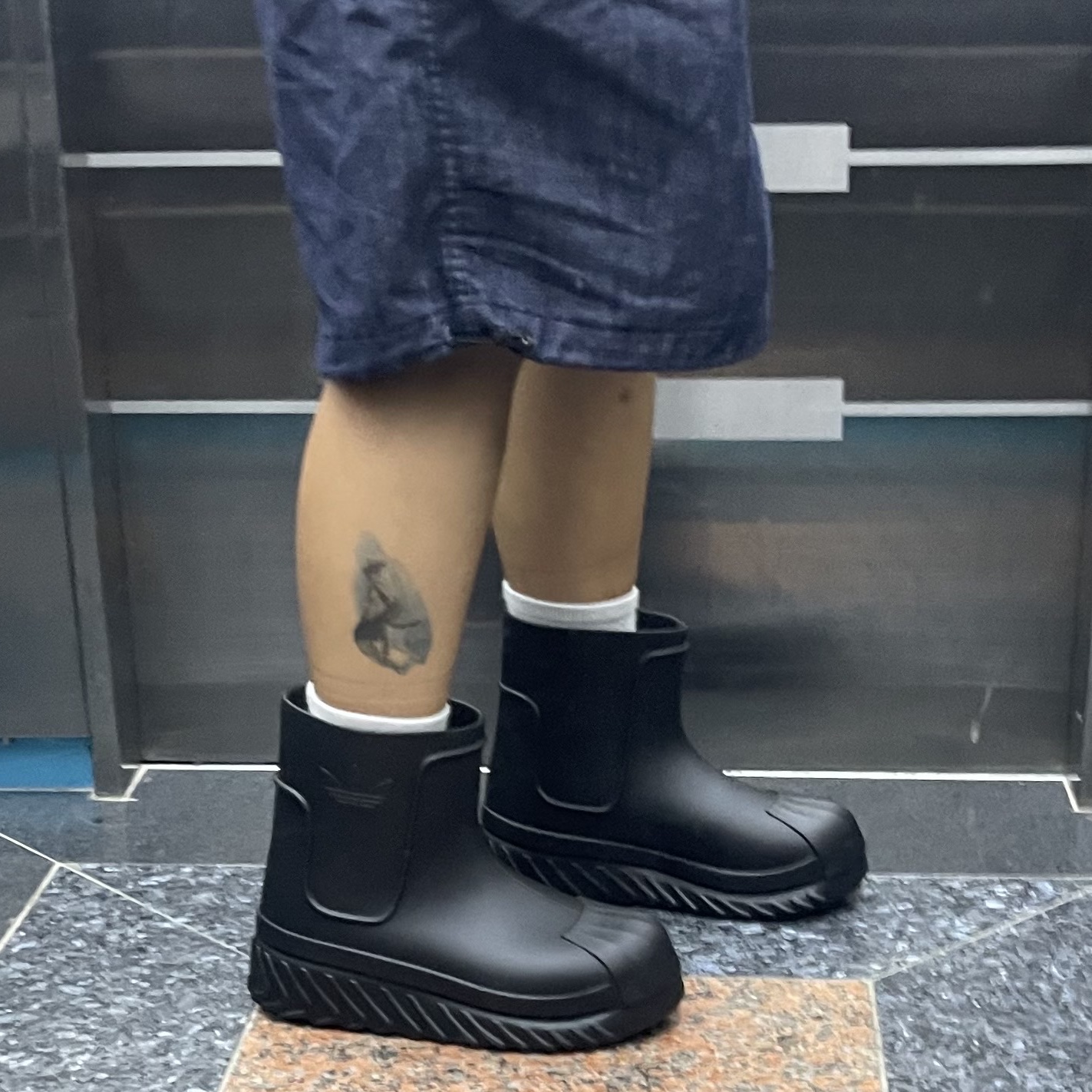(W) Adidas Adifom Superstar Boot Black 착용 스타일 - 2