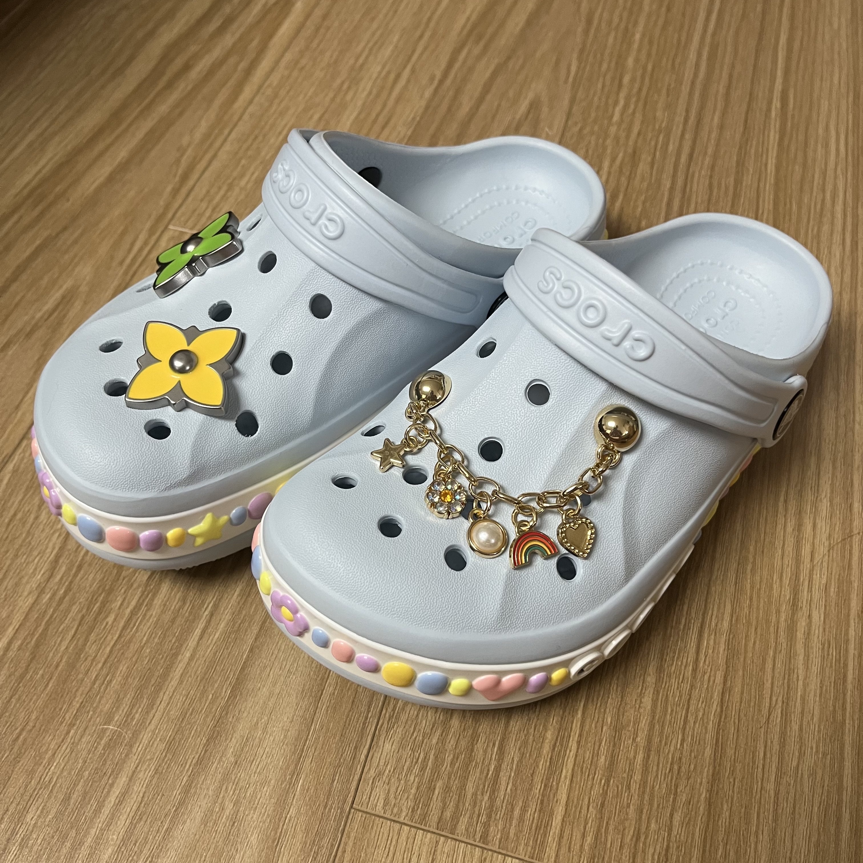 (Kids) Crocs Bayaband Charm Band Clog Mineral Blue 착용 스타일 - 2