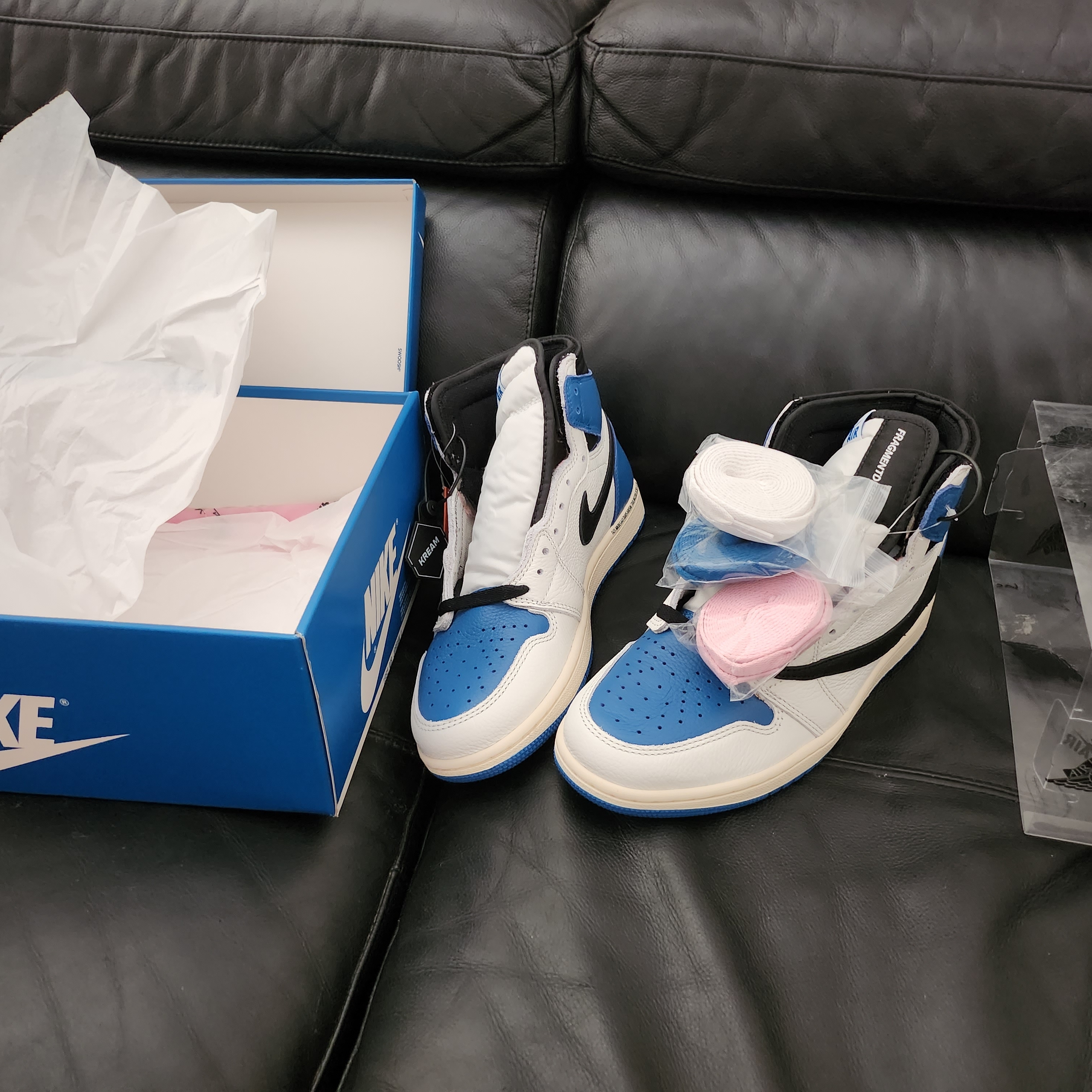 Jordan 1 x Travis Scott x Fragment Retro High OG SP Military Blue 착용 스타일