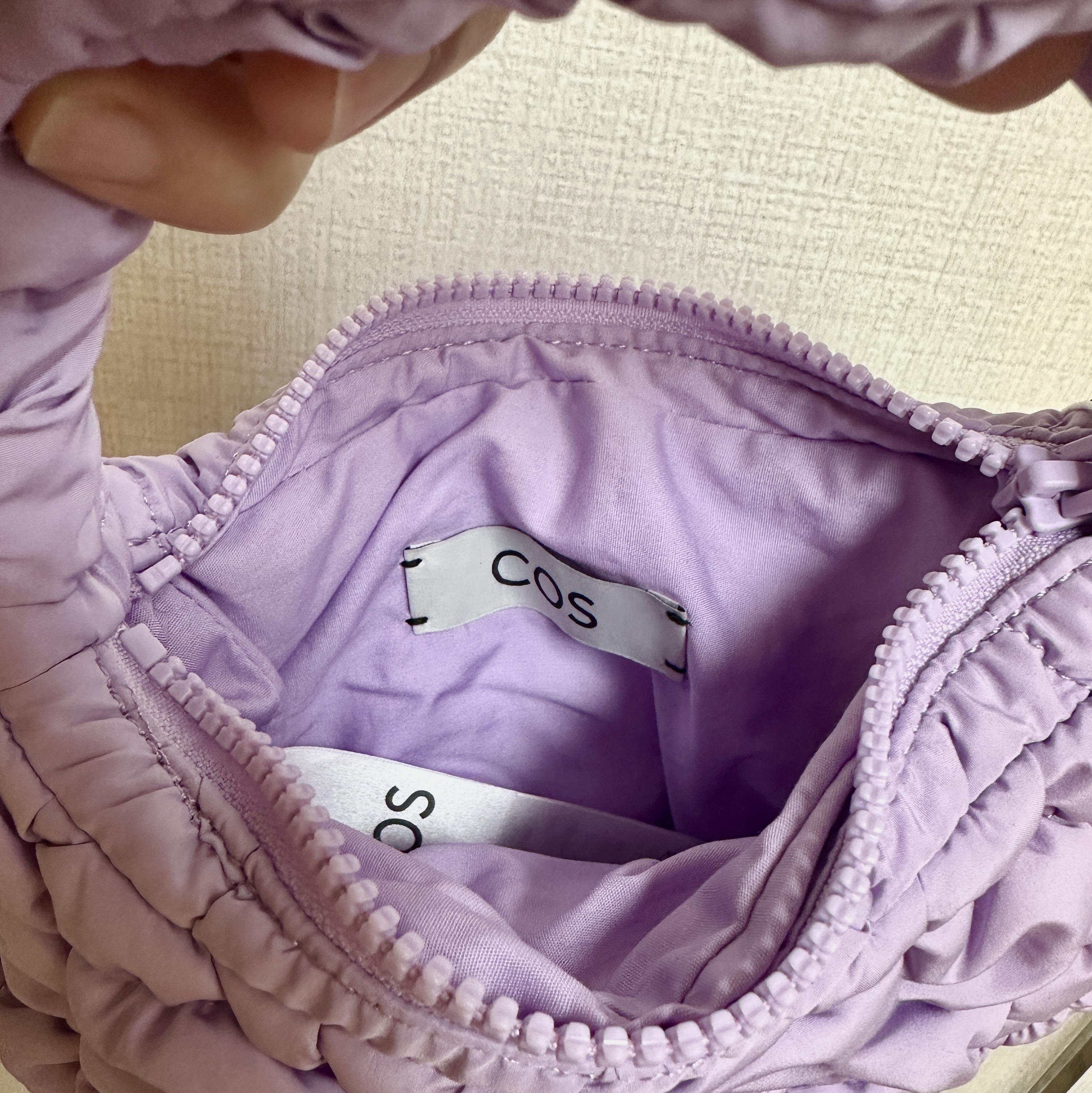 COS Quilted Micro Bag Purple 착용 스타일 - 3