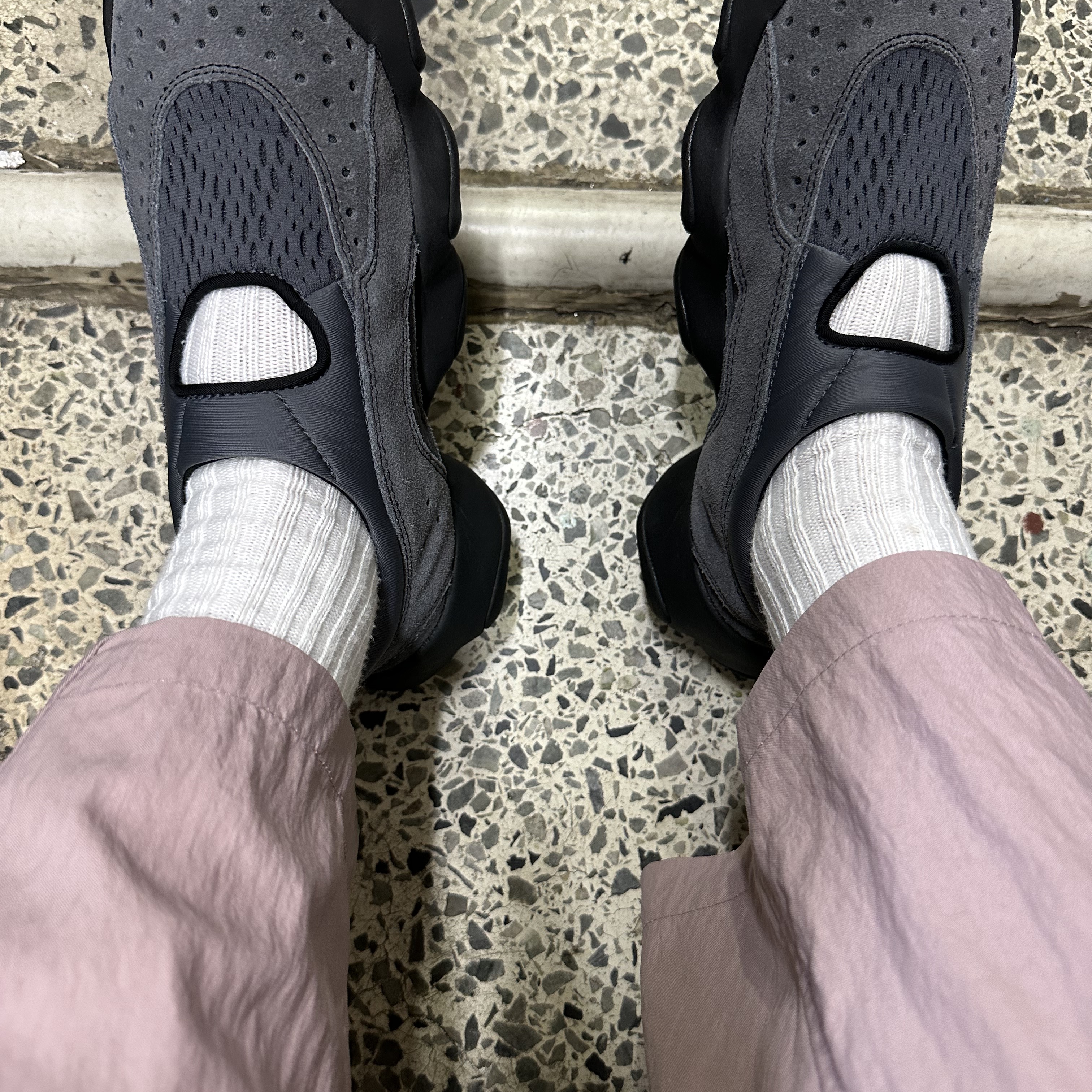 Oakley Factory Team x Brain Dead Flesh Sandal Asphalt 착용 스타일