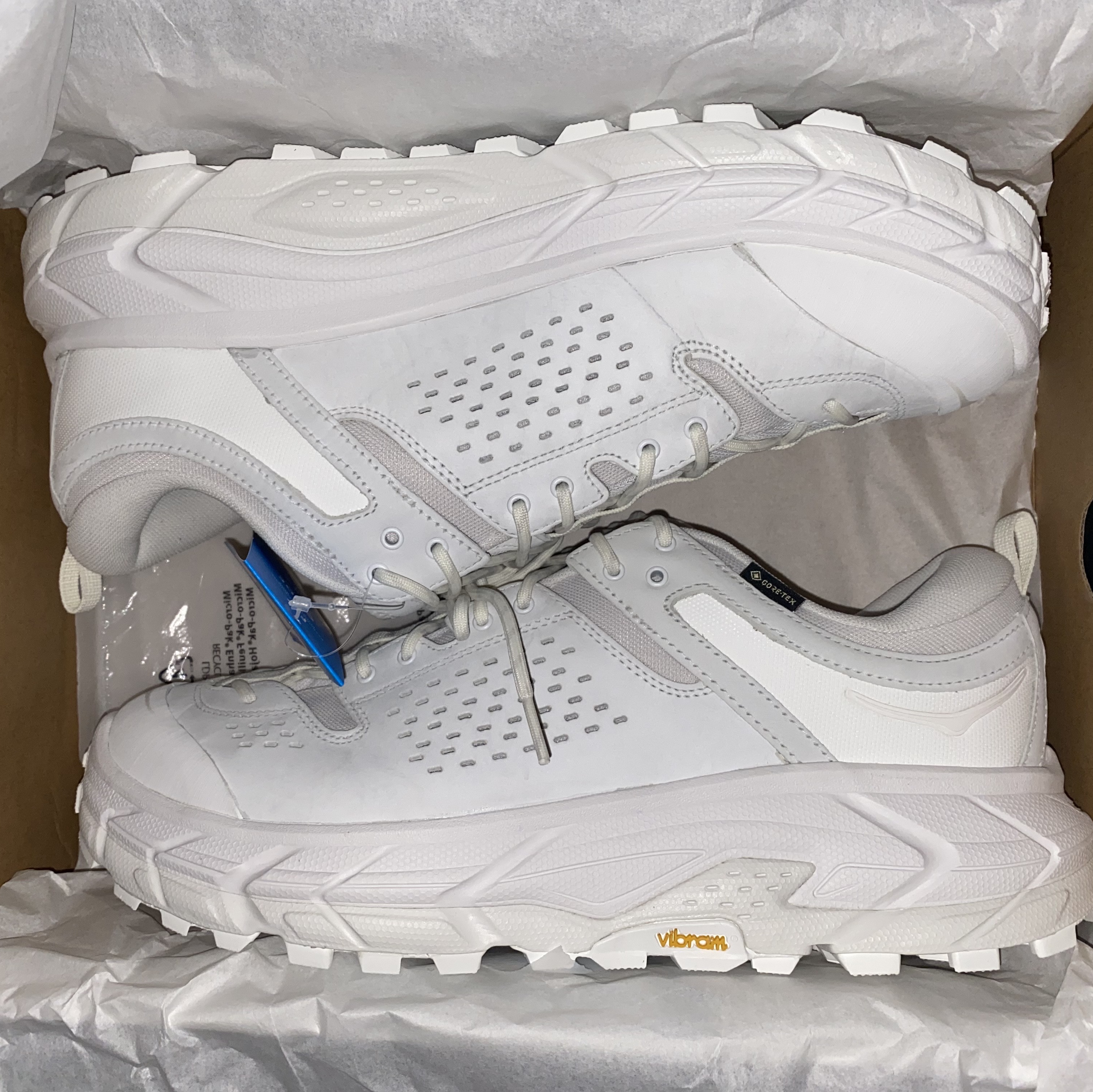 Hoka Tor Ultra Low White 착용 스타일