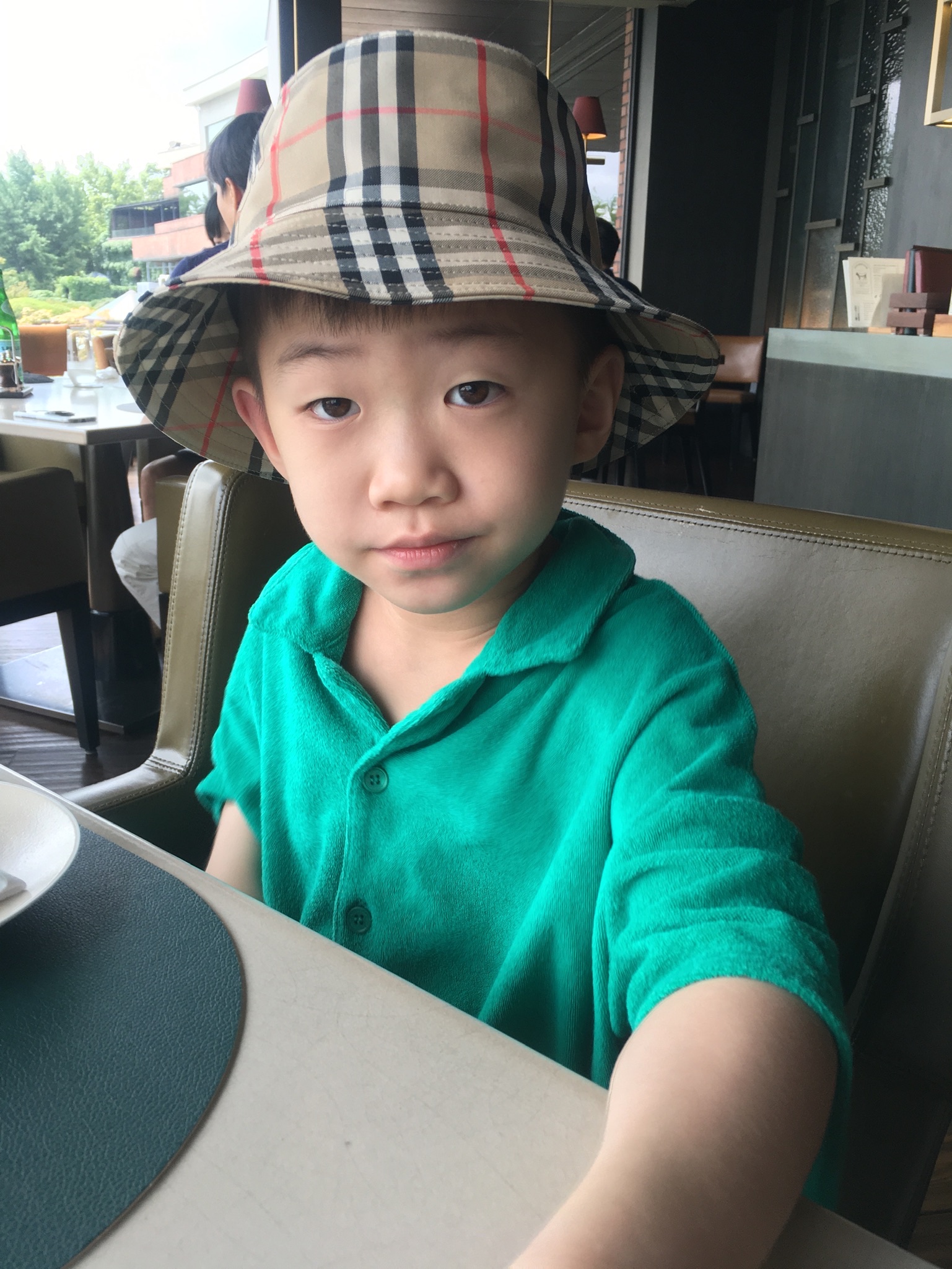 (Kids) Burberry Vintage Check Technical Cotton Bucket Hat Archive Beige 착용 스타일 - 2
