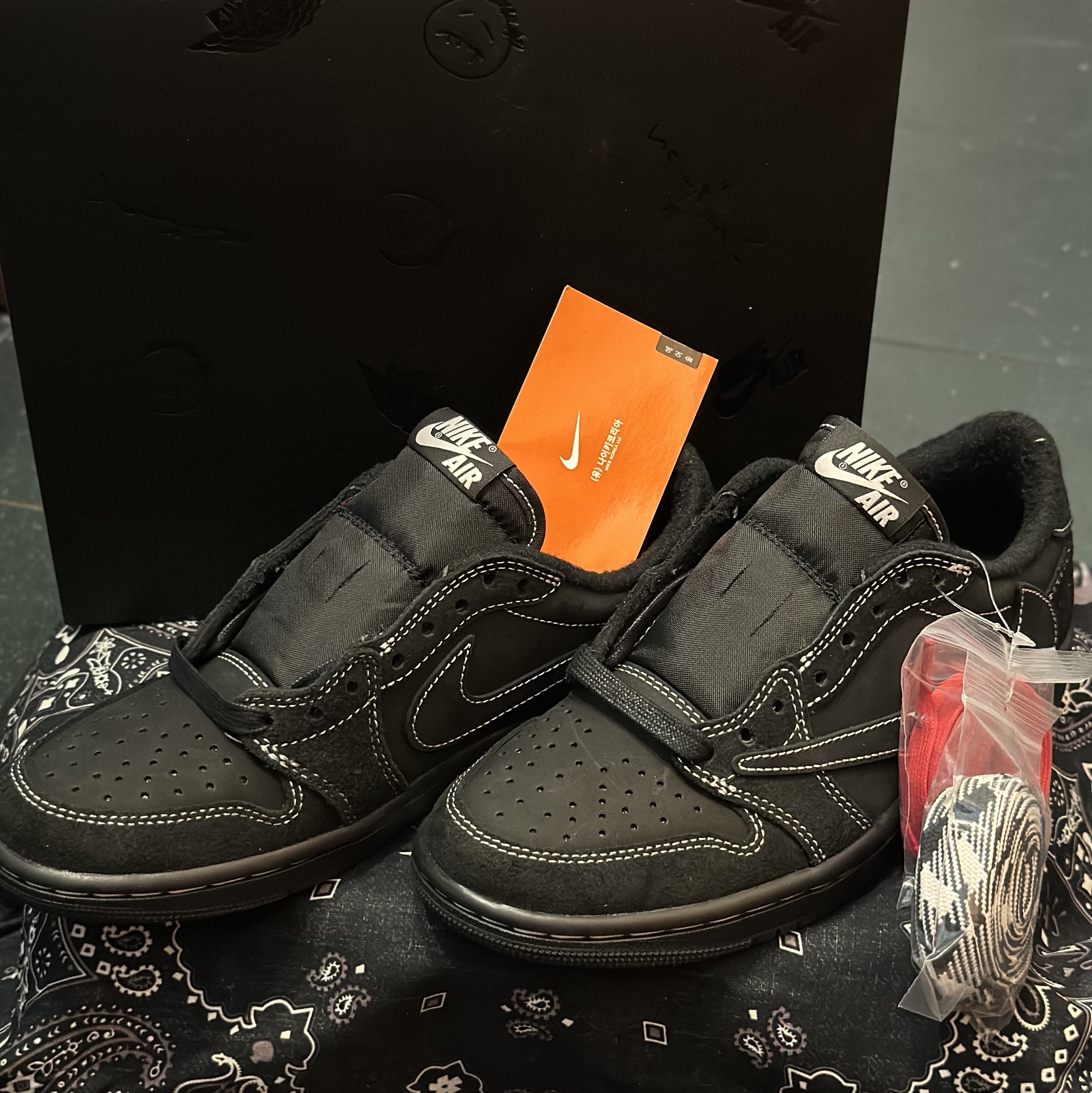 Jordan 1 x Travis Scott Retro Low OG SP Black Phantom 착용 스타일