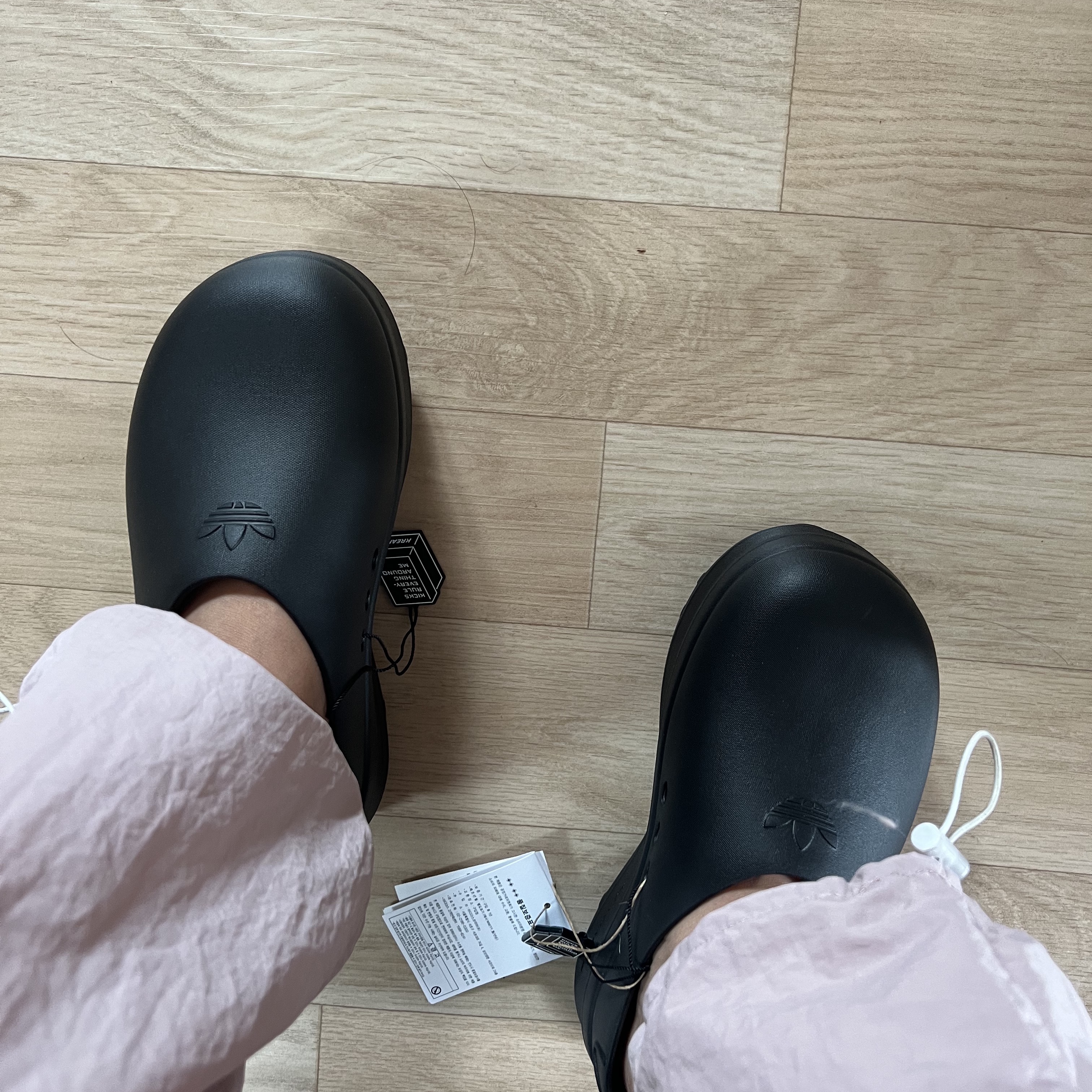 (W) Adidas Adifom Stan Smith Mule Core Black 착용 스타일 - 2