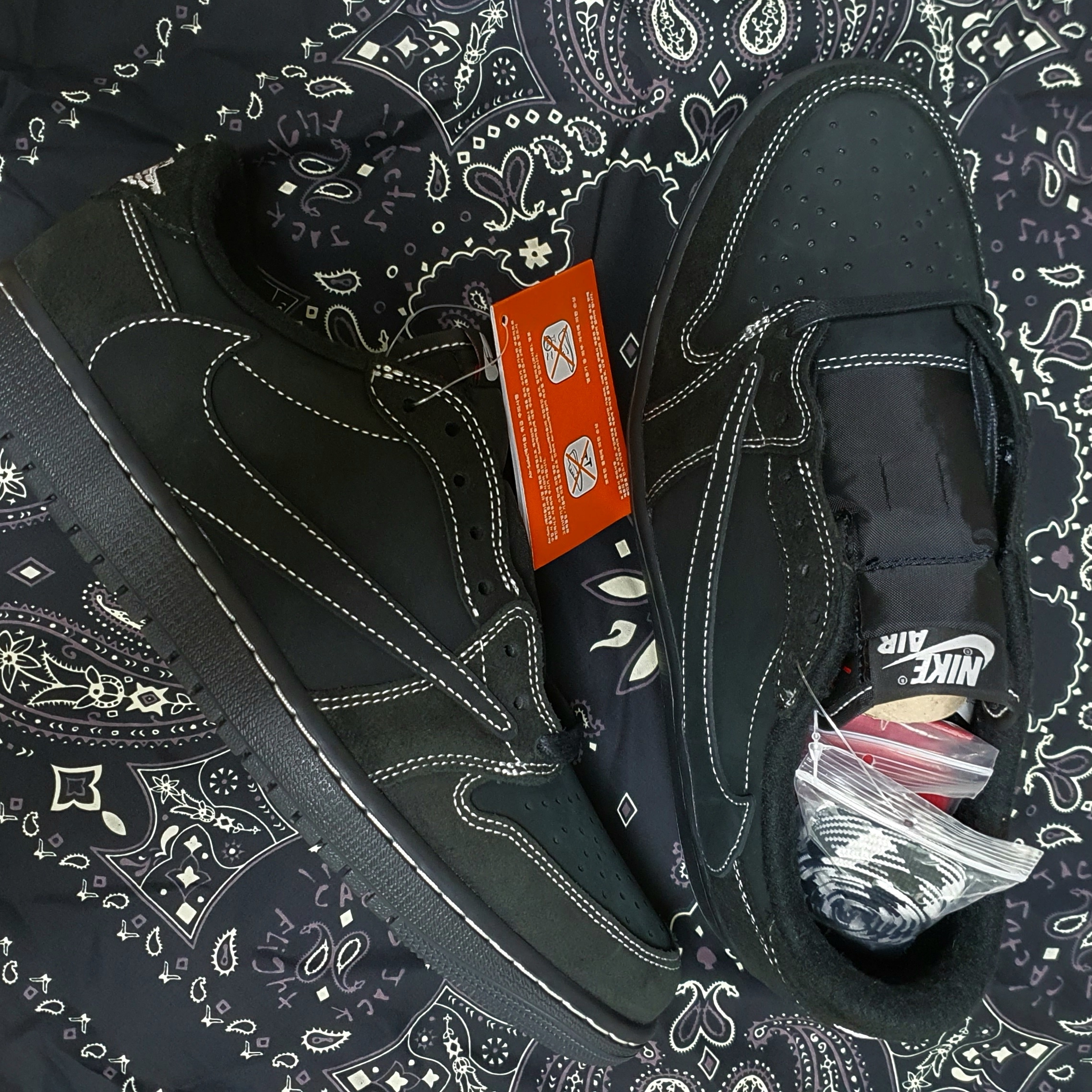 Jordan 1 x Travis Scott Retro Low OG SP Black Phantom 착용 스타일