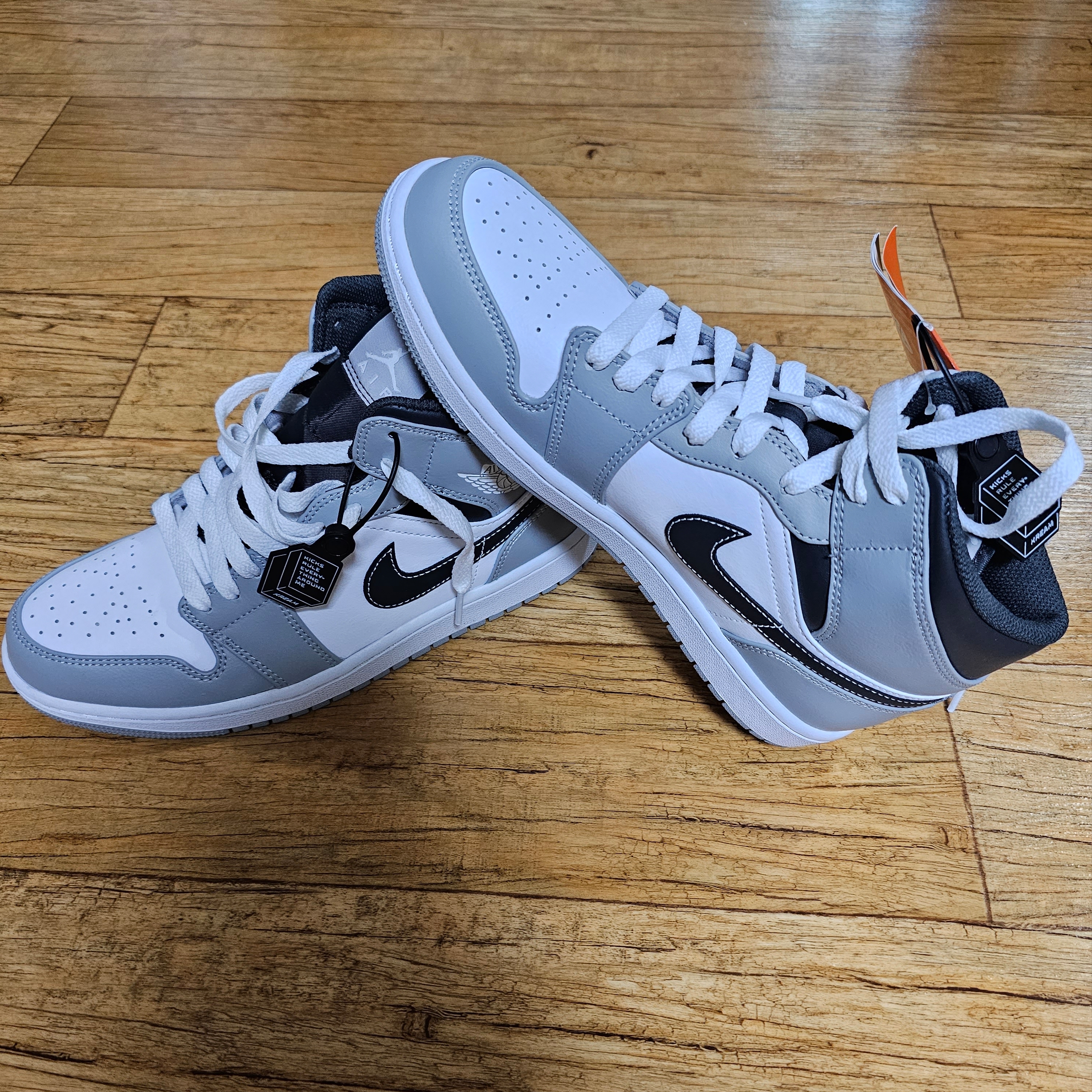 Jordan 1 Mid Light Smoke Grey Anthracite 착용 스타일