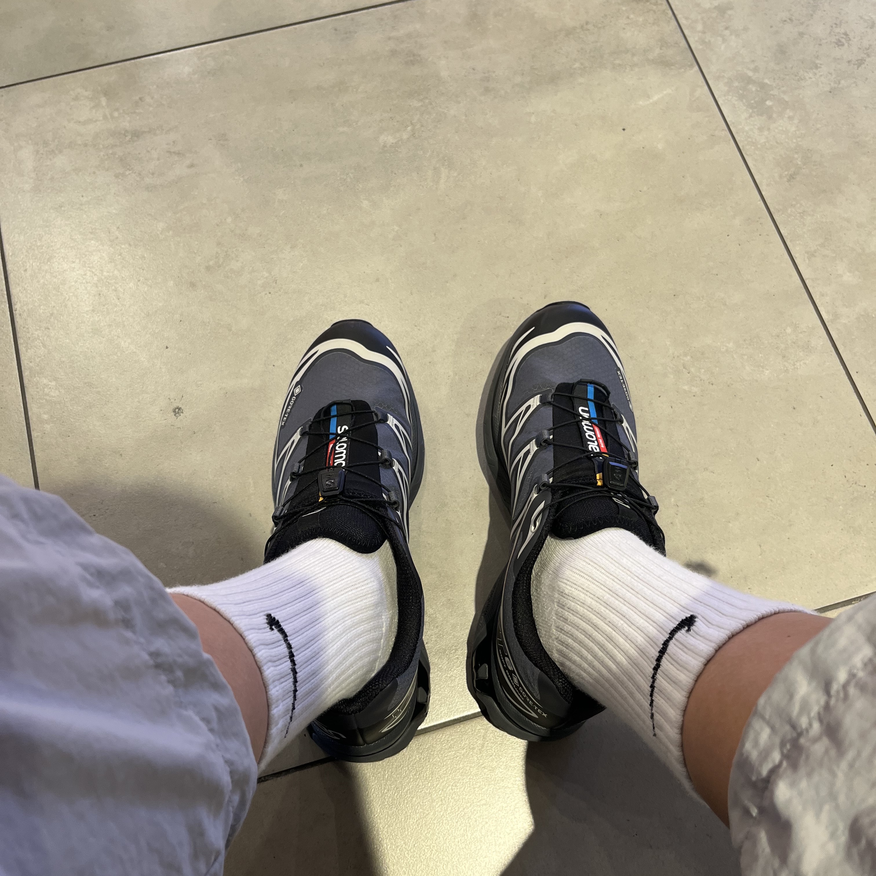 Salomon XT-6 Gore-Tex Black Ebony 착용 스타일 - 2