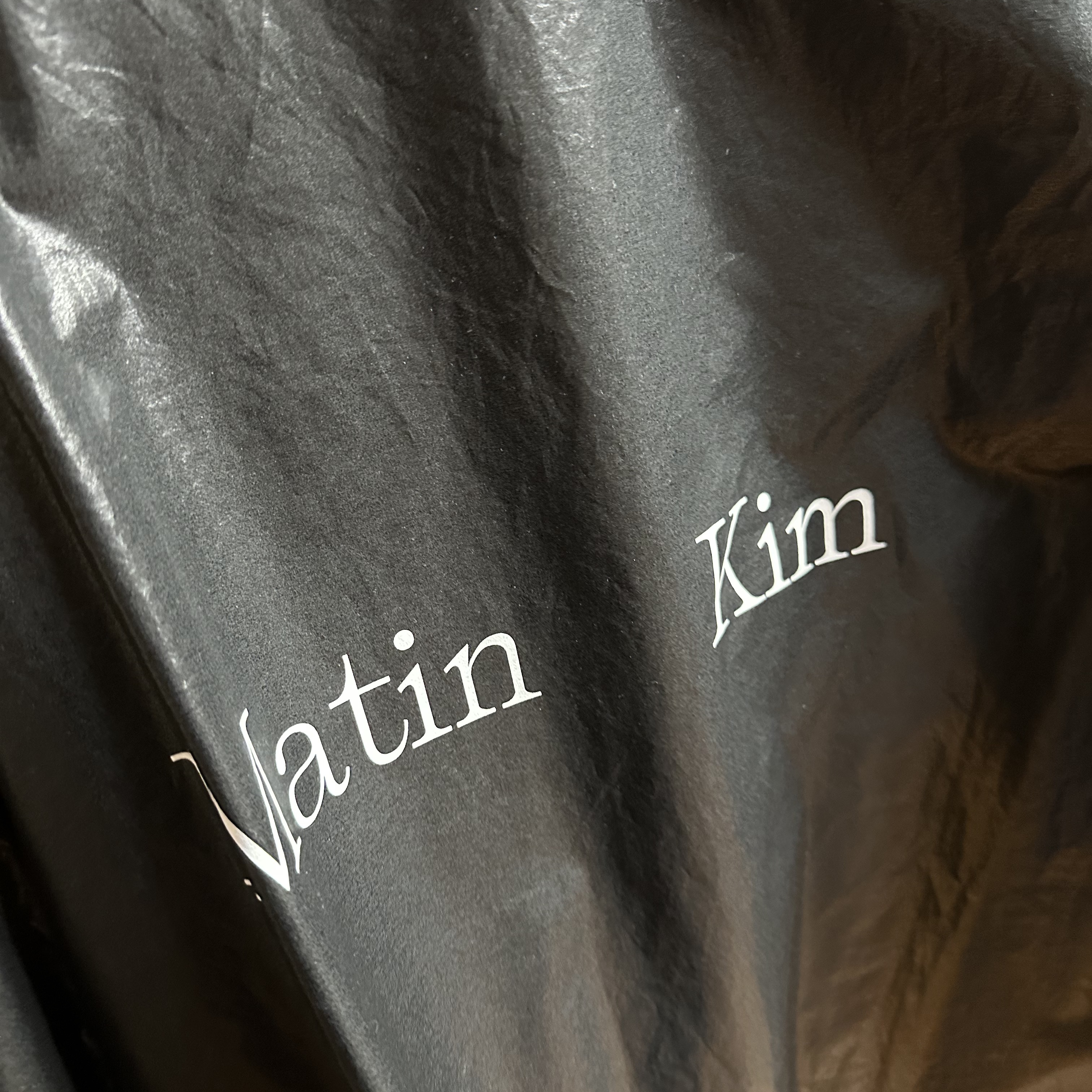 (W) Matin Kim Logo Coating Jumper Black 착용 스타일