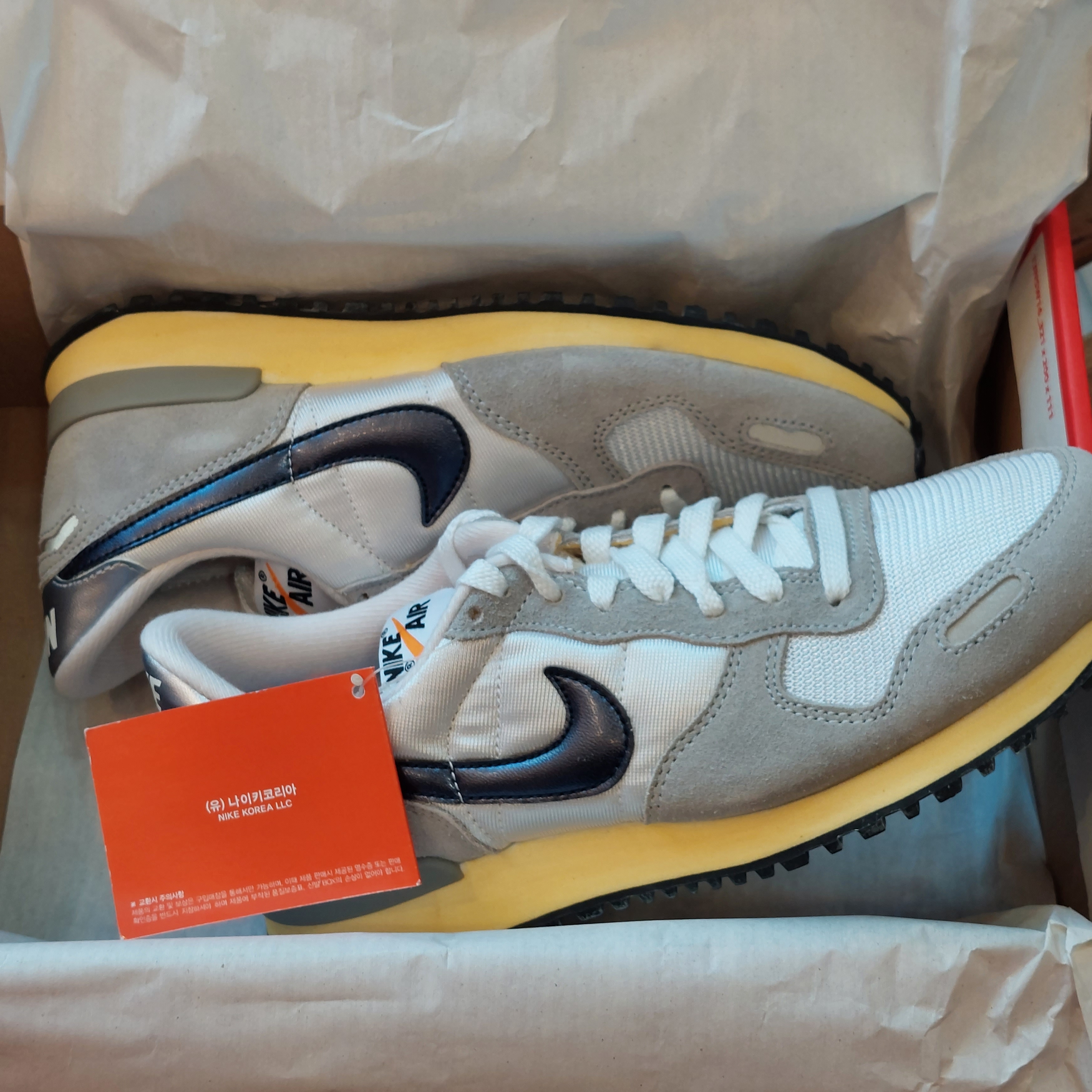 Nike Air Vortex VNTG White Wolf Grey 착용 스타일