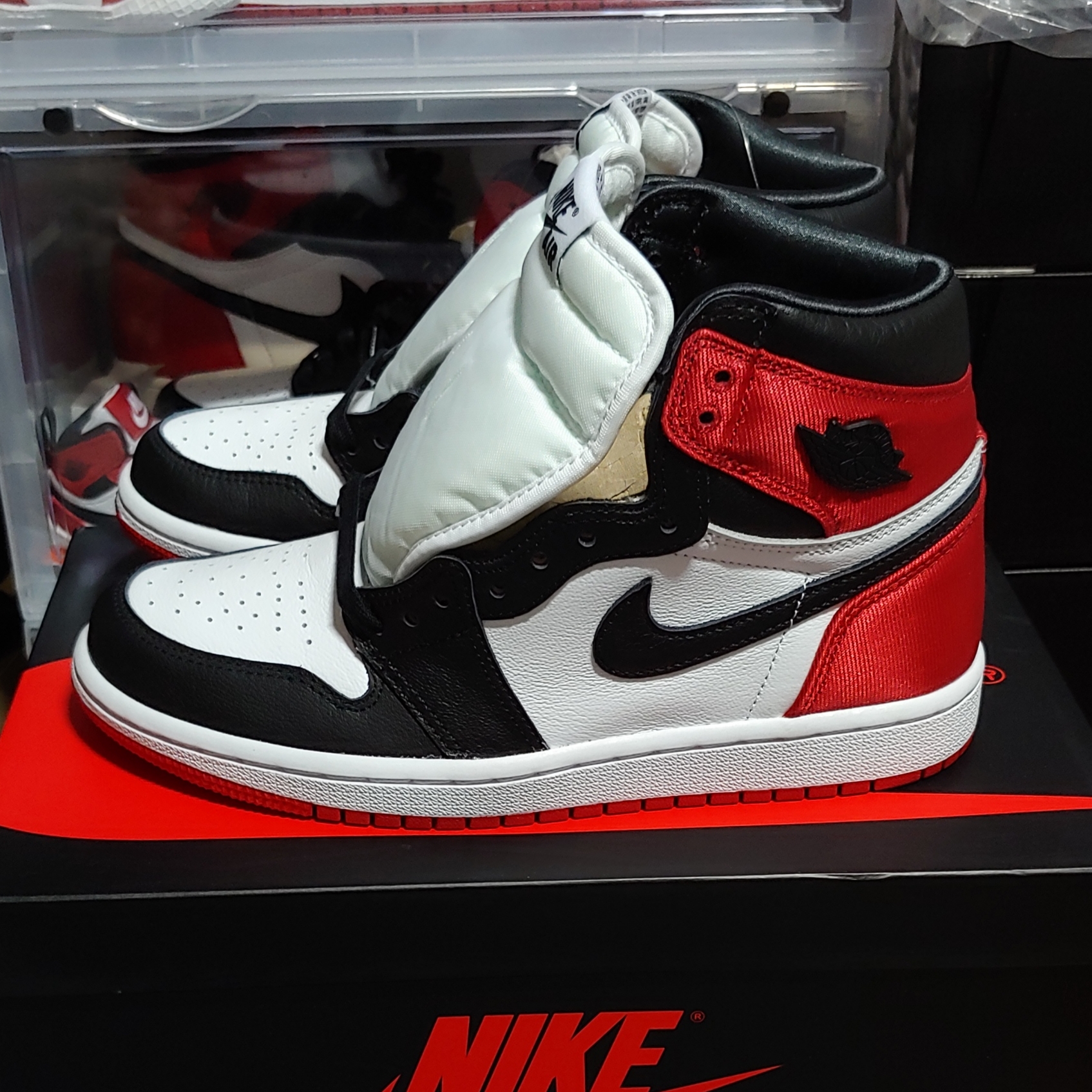 (W) Jordan 1 Retro High Satin Black Toe 착용 스타일 - 2