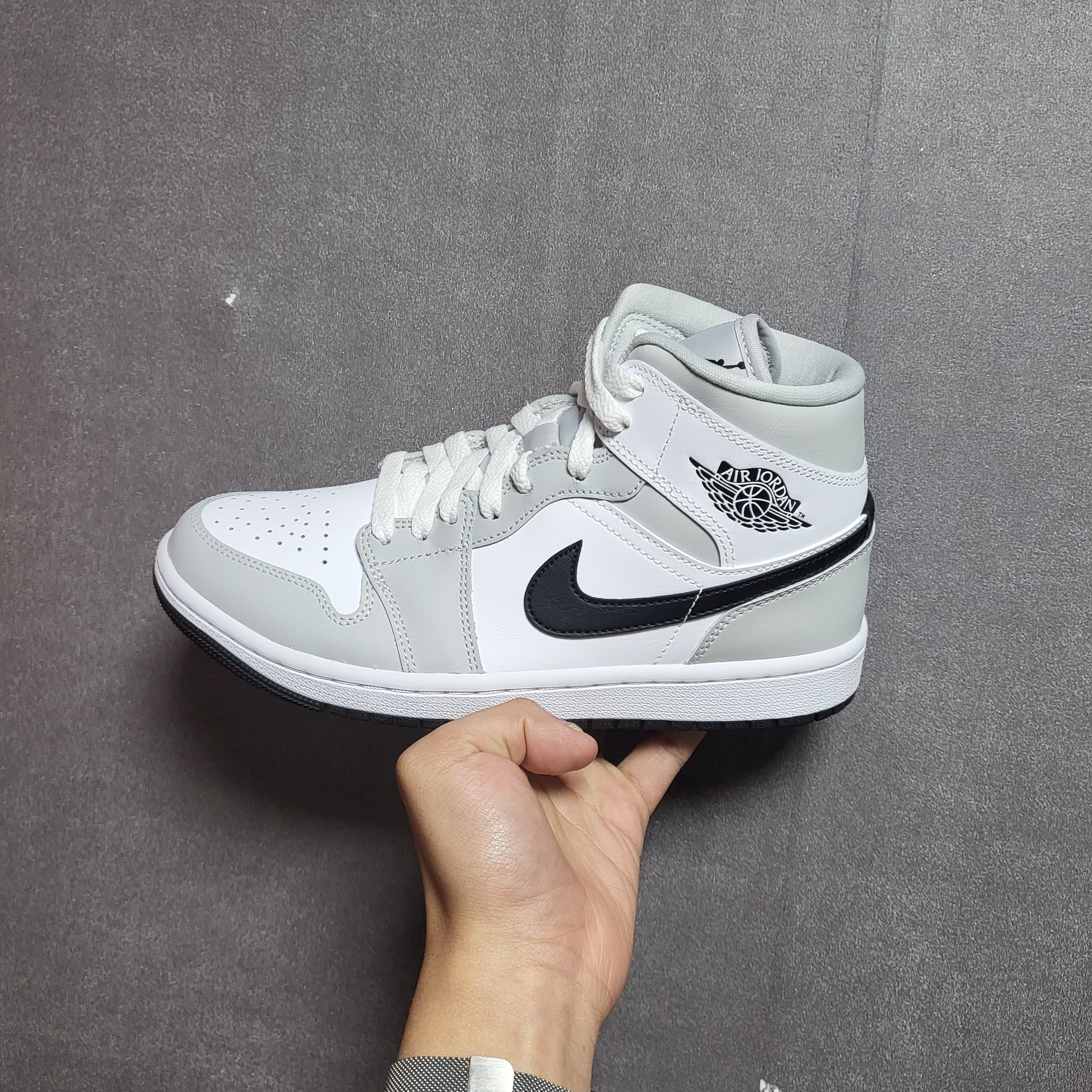 (W) Jordan 1 Mid Grey Fog 착용 스타일
