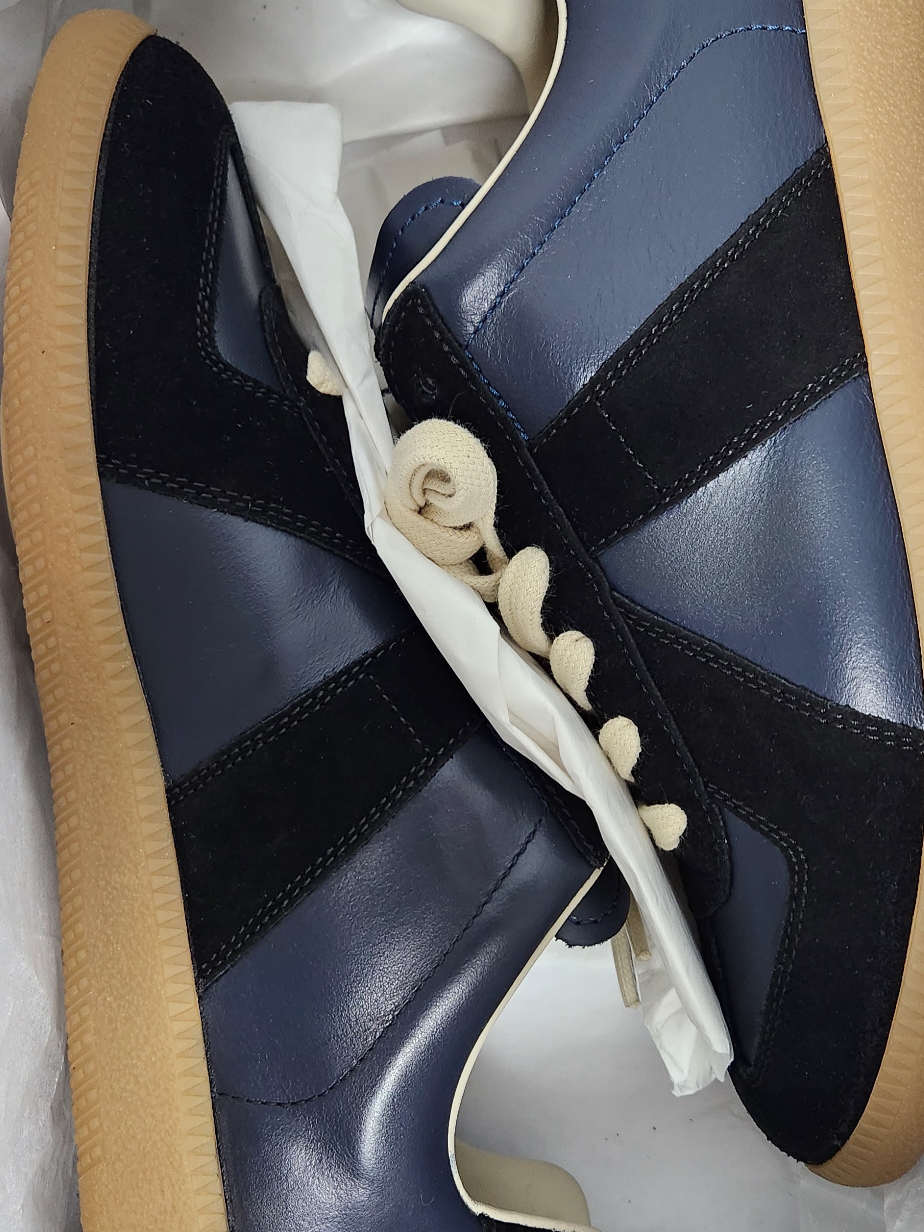 Maison Margiela Calfskin Replica Sneakers Dark Blue 착용 스타일