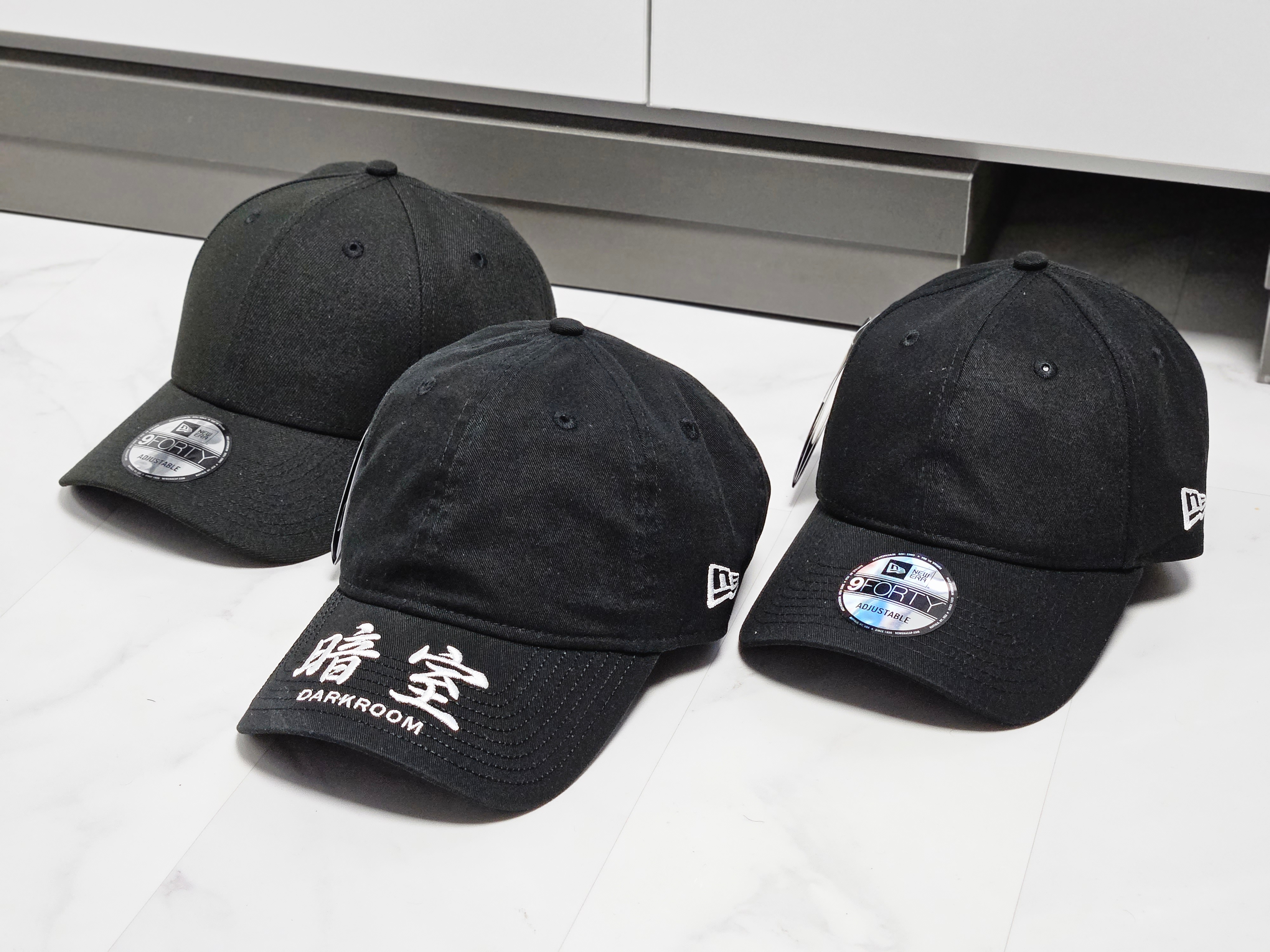 Darkr8m Studio x New Era Unstructured Ball Cap Black 착용 스타일 - 4