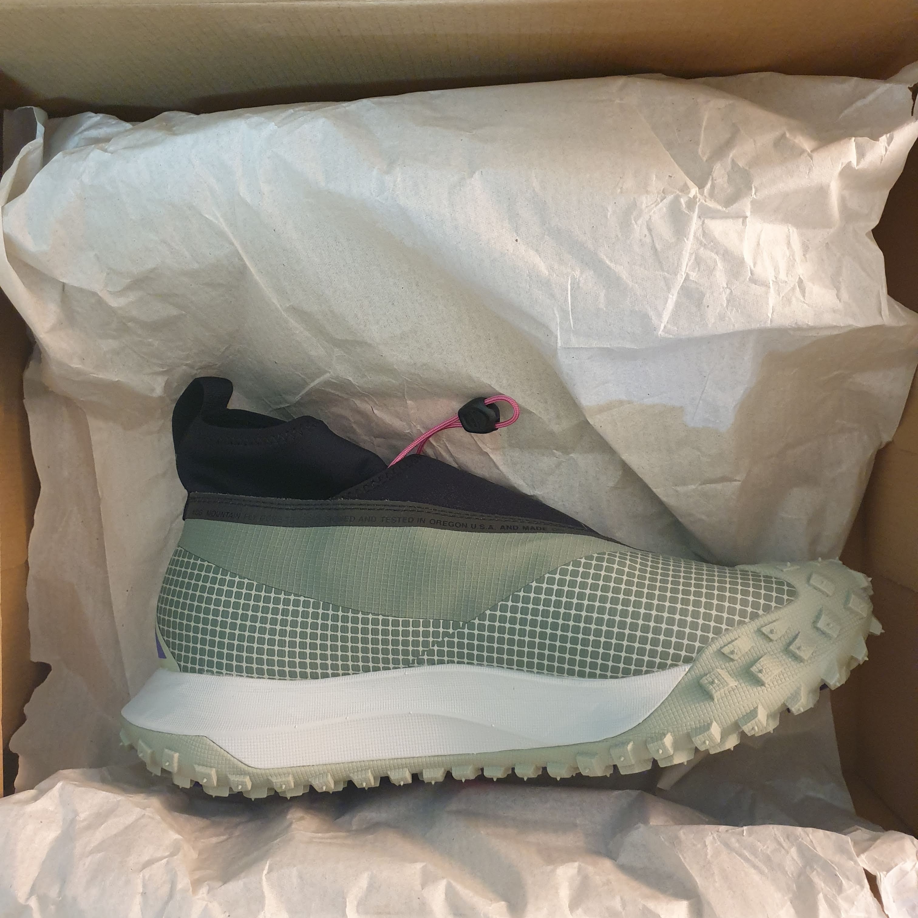 Nike ACG Mountain Fly Gore-Tex Clay Green 착용 스타일