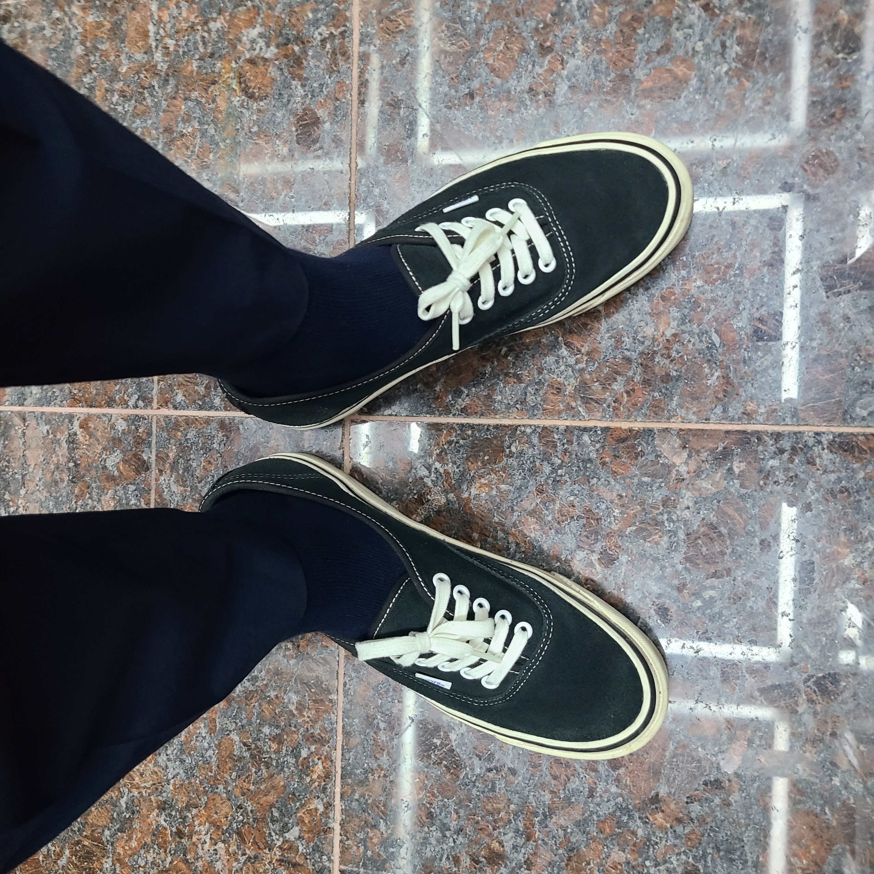 Vans Authentic 44 DX Anaheim Factory Black 착용 스타일 - 1