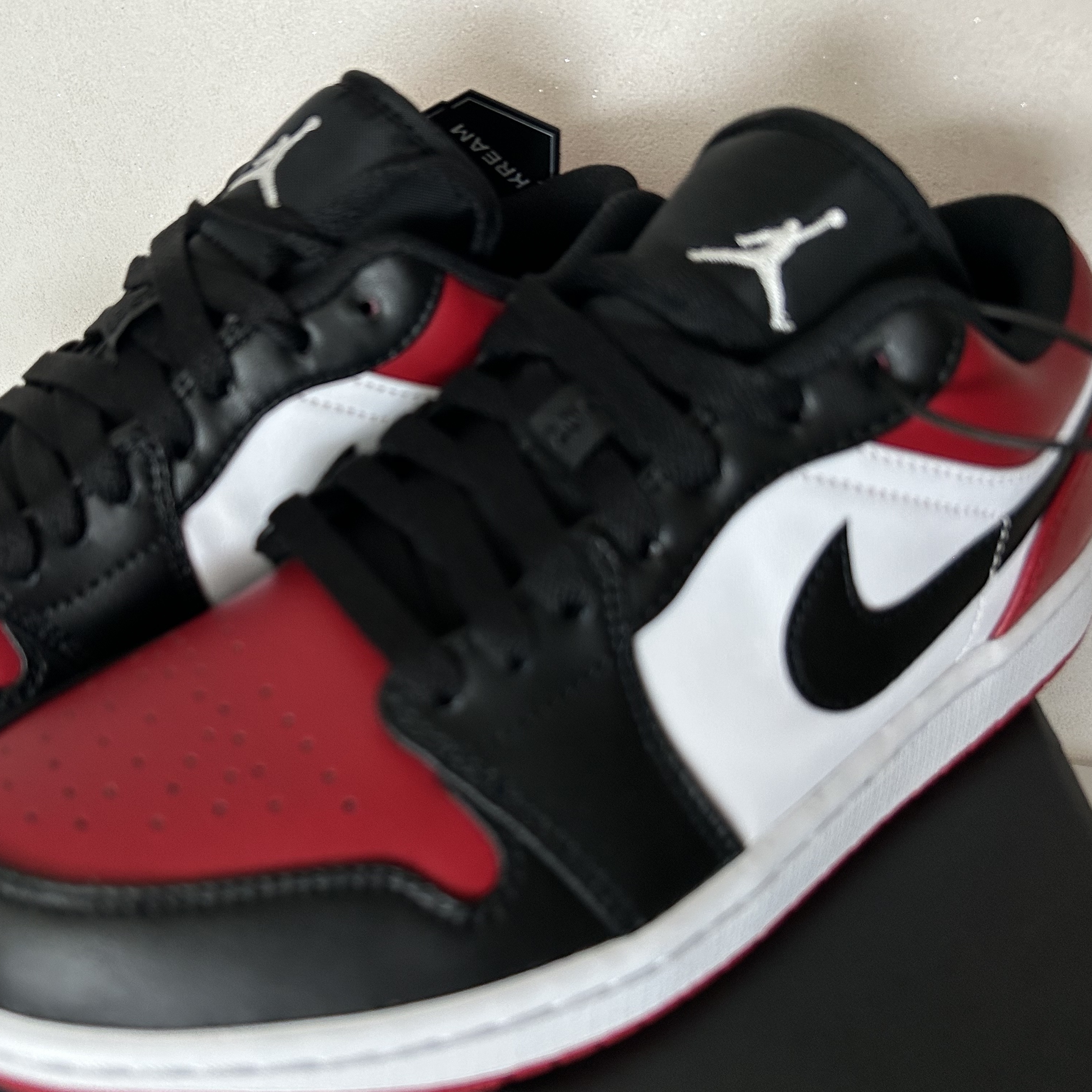 Jordan 1 Low Bred Toe 착용 스타일 - 3