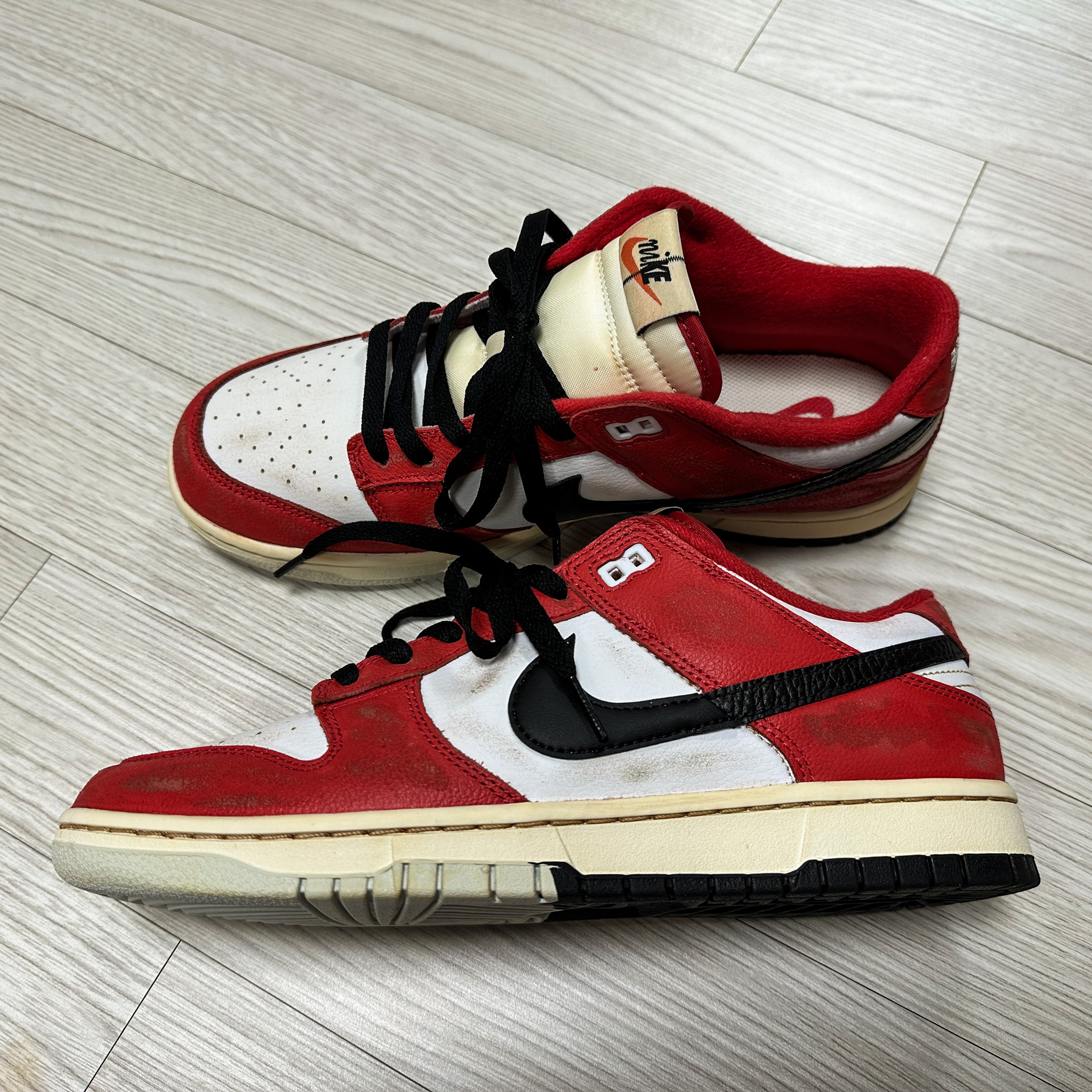 Nike Dunk Low Retro PRM University Red Black 착용 스타일 - 2