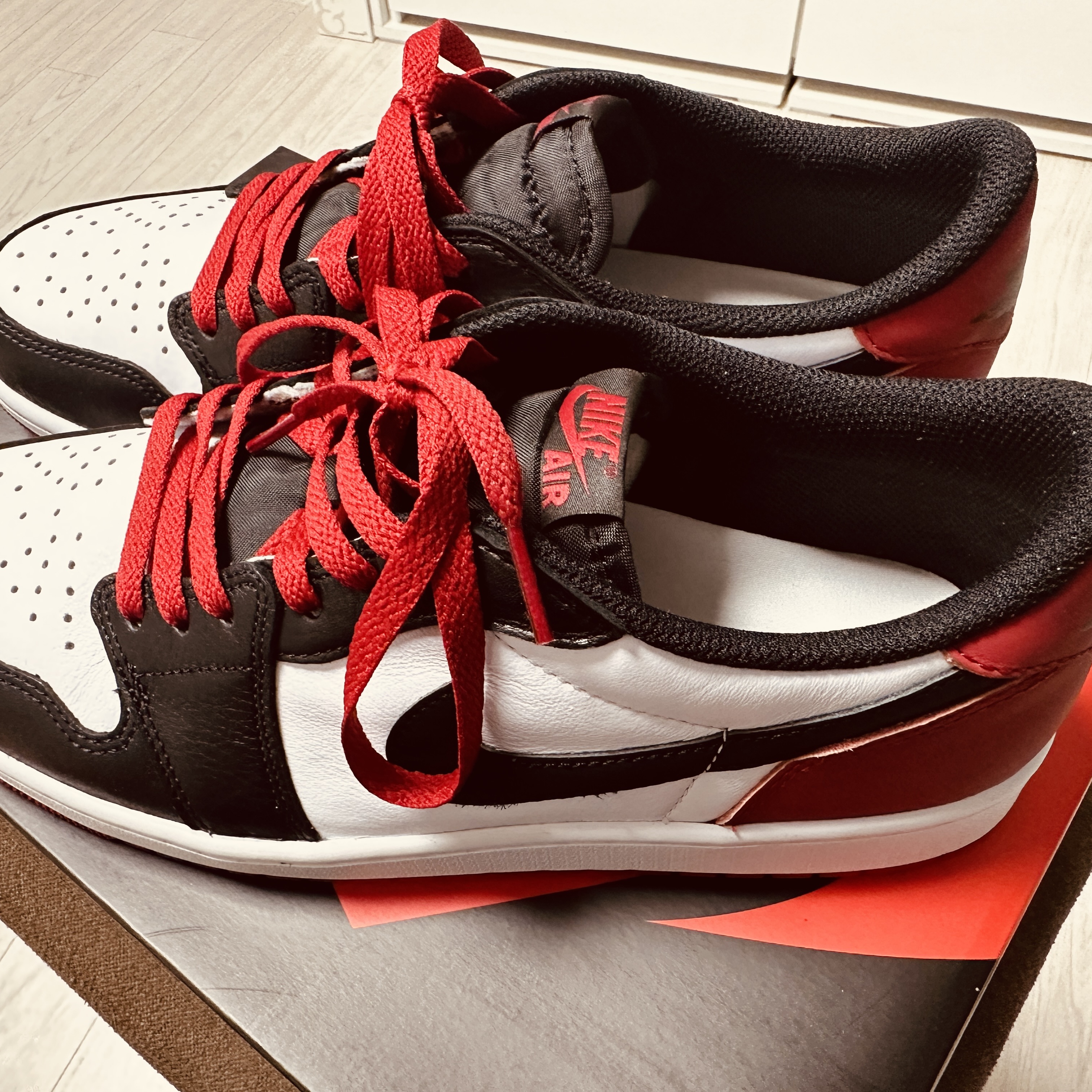 Jordan 1 Retro Low OG Black Toe 착용 스타일 - 2