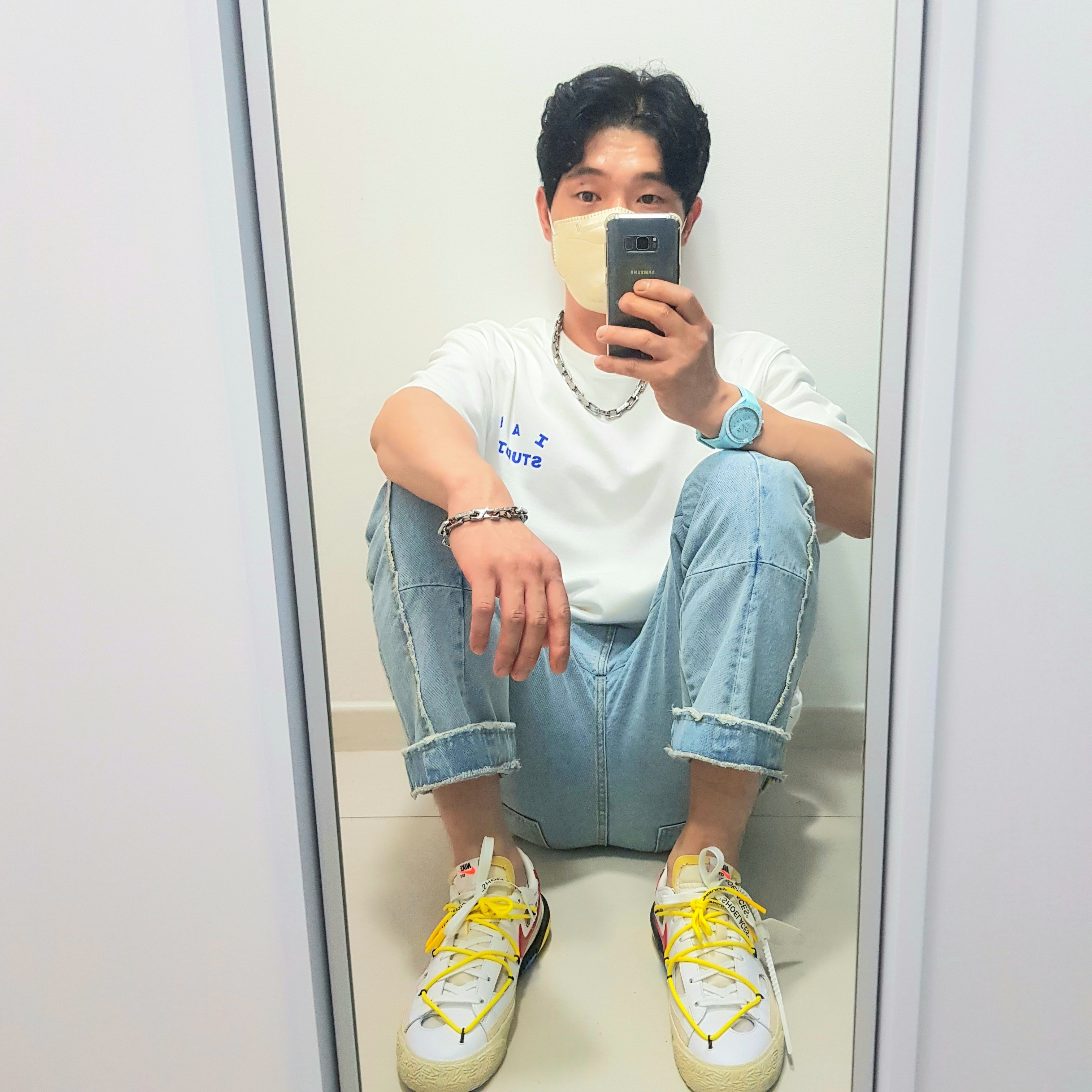 IAB Studio 10th Anniversary T-Shirts Pack White & Black (2 Pack), Nike x Off-White Blazer Low '77 White and University Red 착용 스타일 - 4