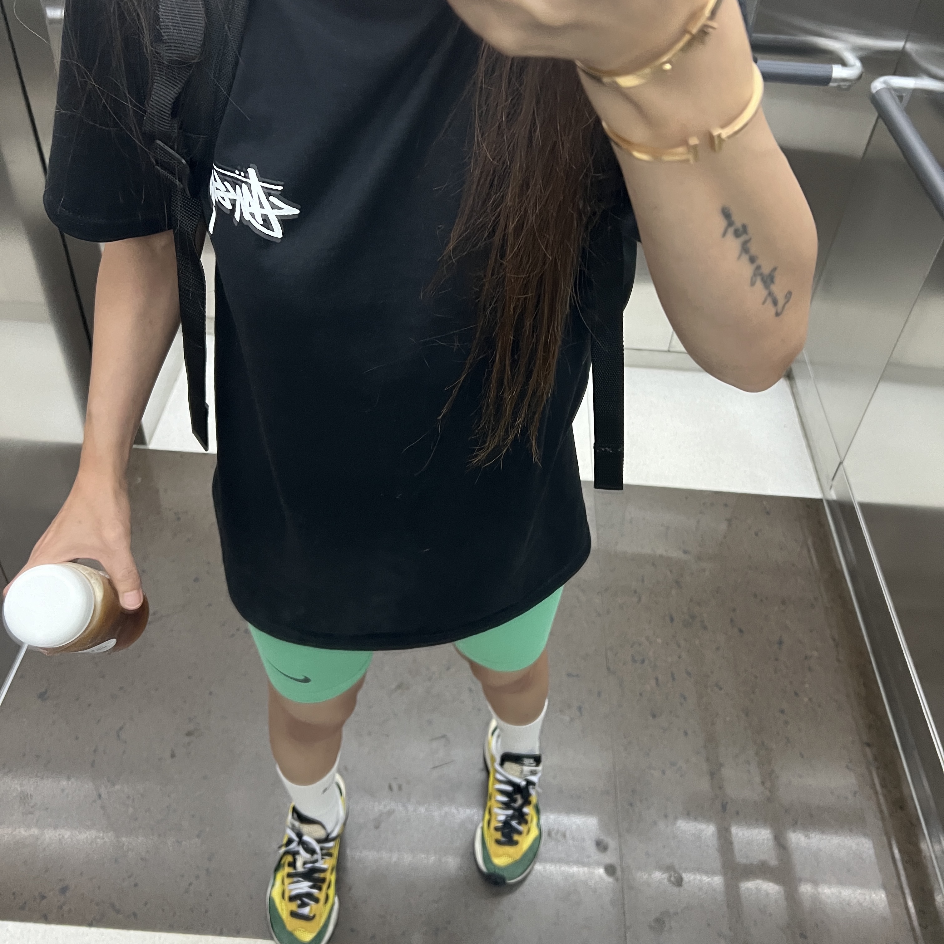 Stussy Plush T-Shirt Black, Nike x Sacai VaporWaffle Tour Yellow & Gorge Green Sail 착용 스타일