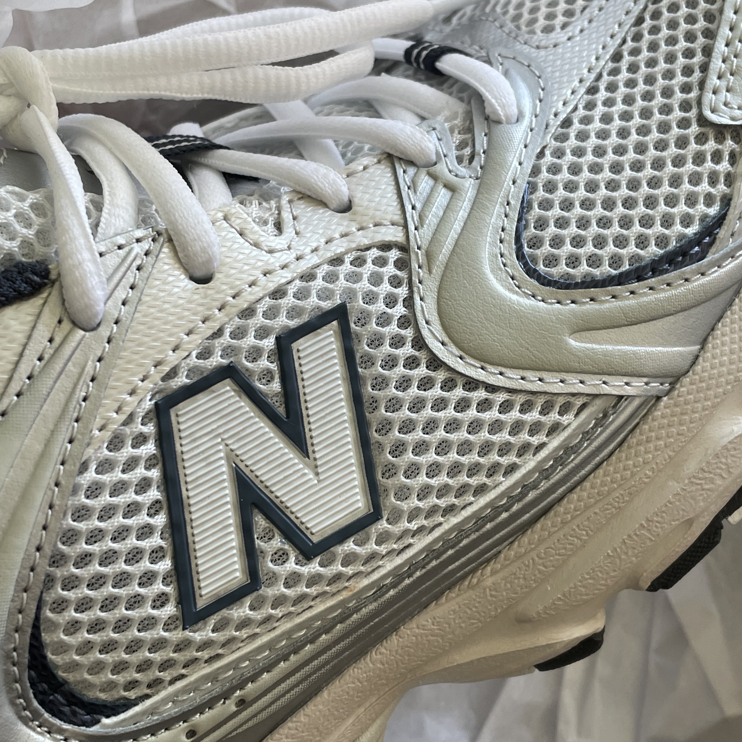 New Balance 530 Steel Grey 착용 스타일 - 2
