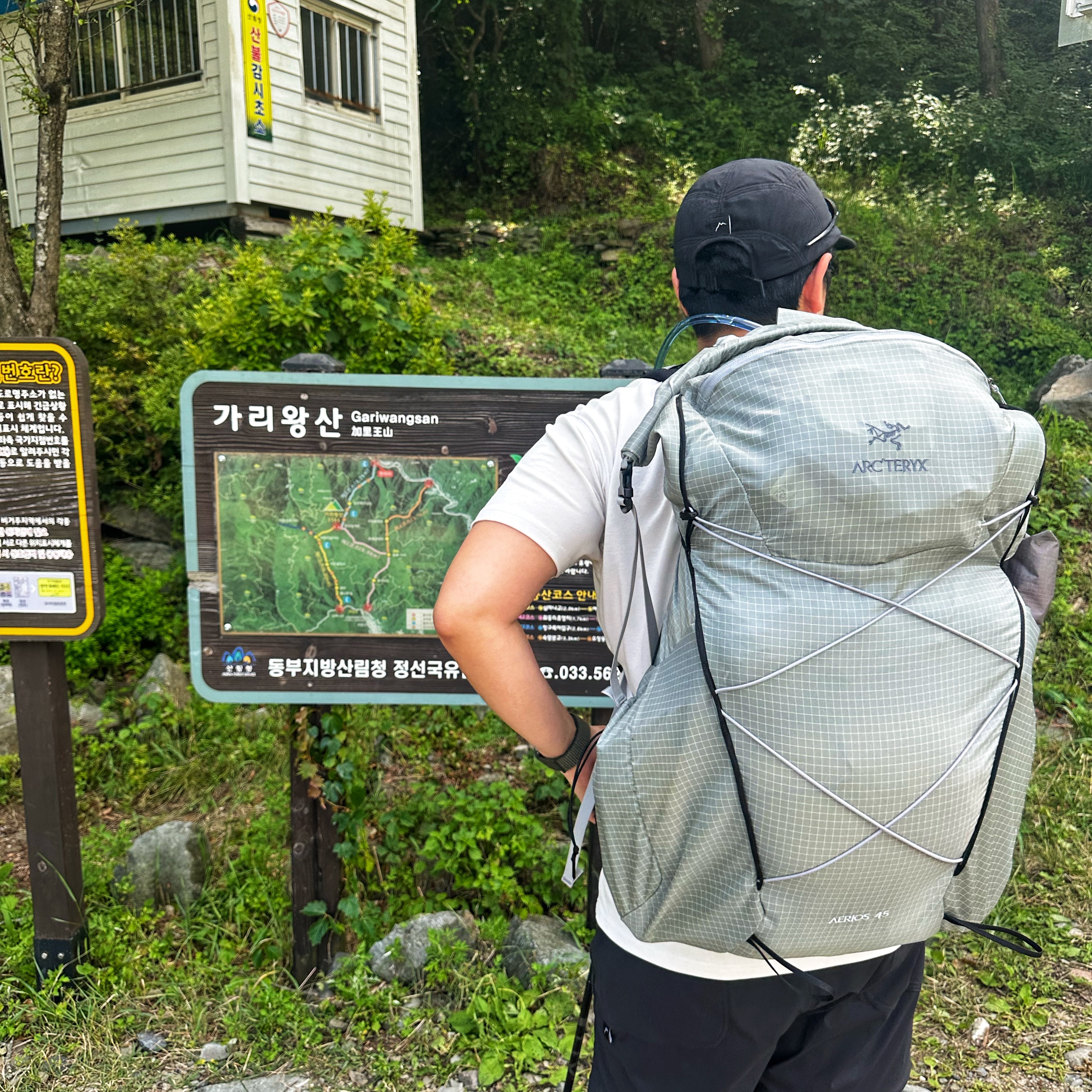 Arc'teryx Beta Jacket Black, Arc'teryx Aerios 45 Backpack Pixel 착용 스타일 - 3