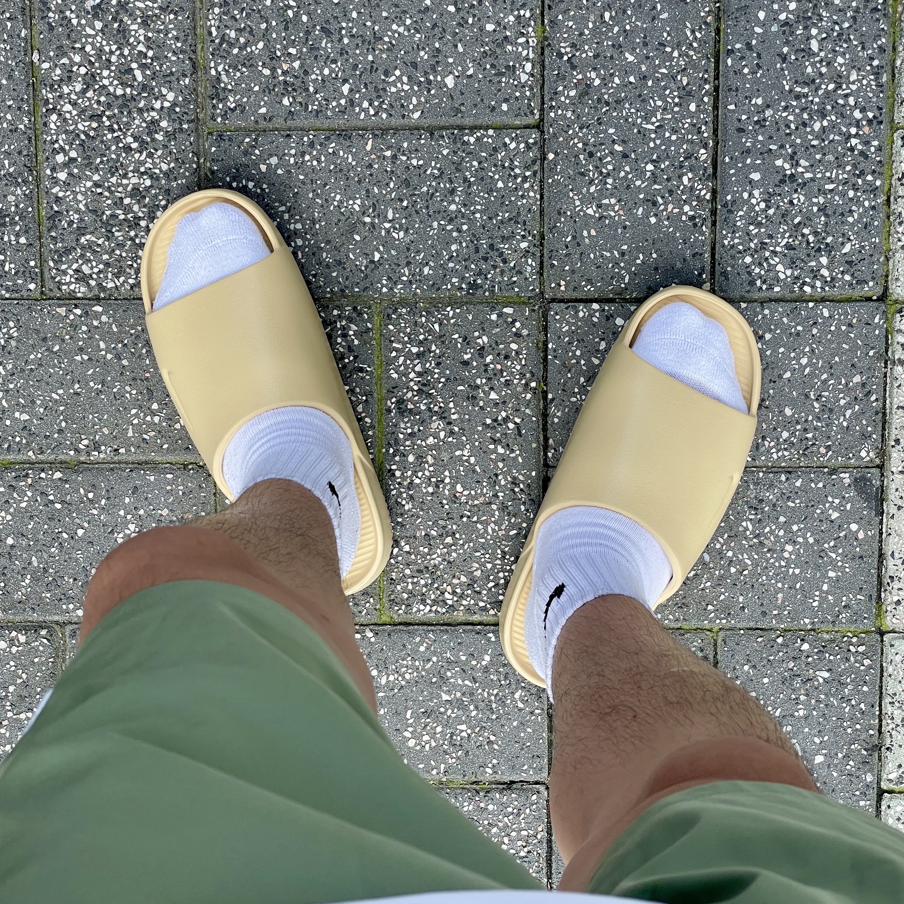 Nike Calm Slide Sesame 착용 스타일