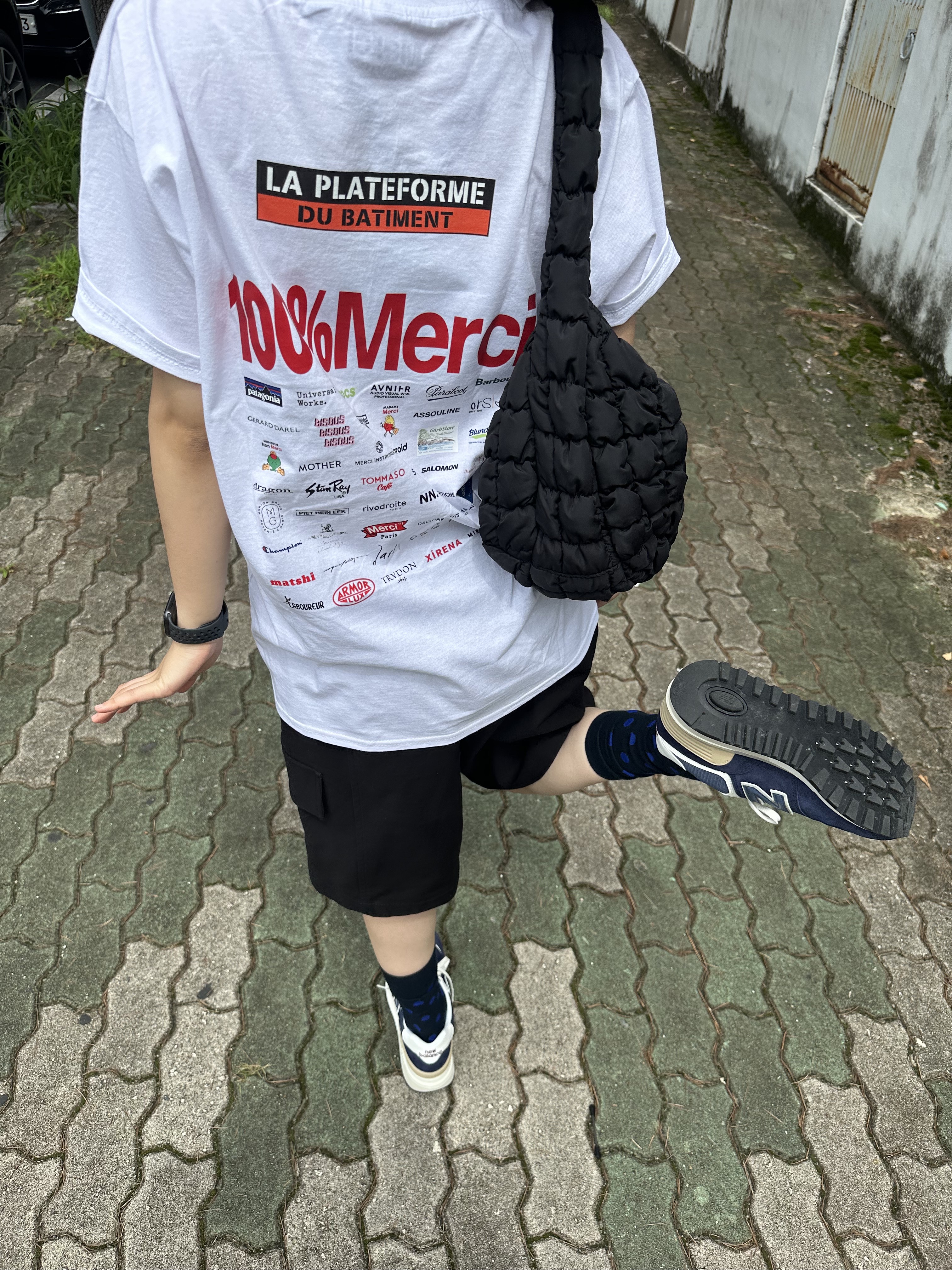 New Balance 574 Legacy Navy, COS Quilted Mini Bag Black 착용 스타일 - 2