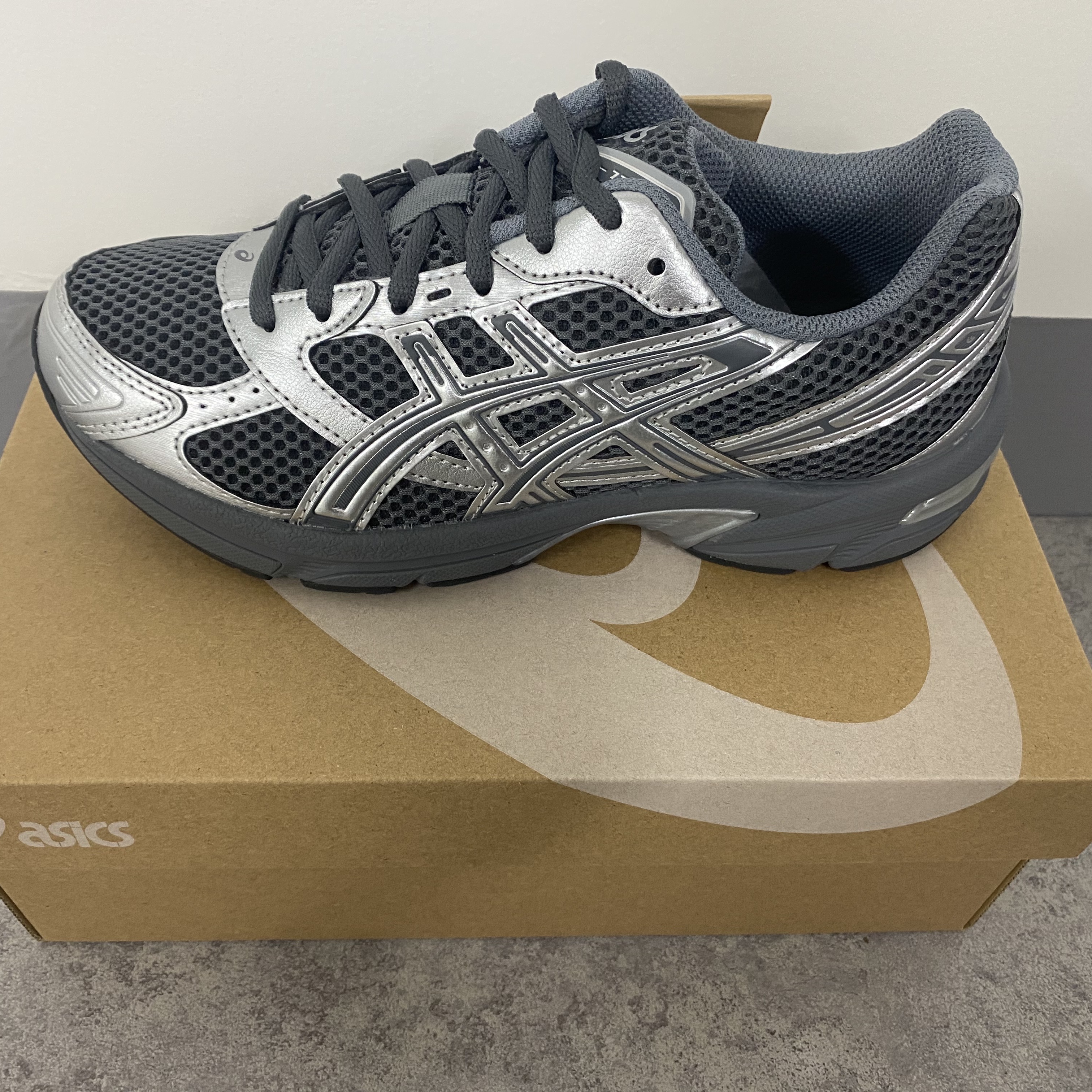 Asics Gel-1130 Steel Grey Pure Silver 착용 스타일