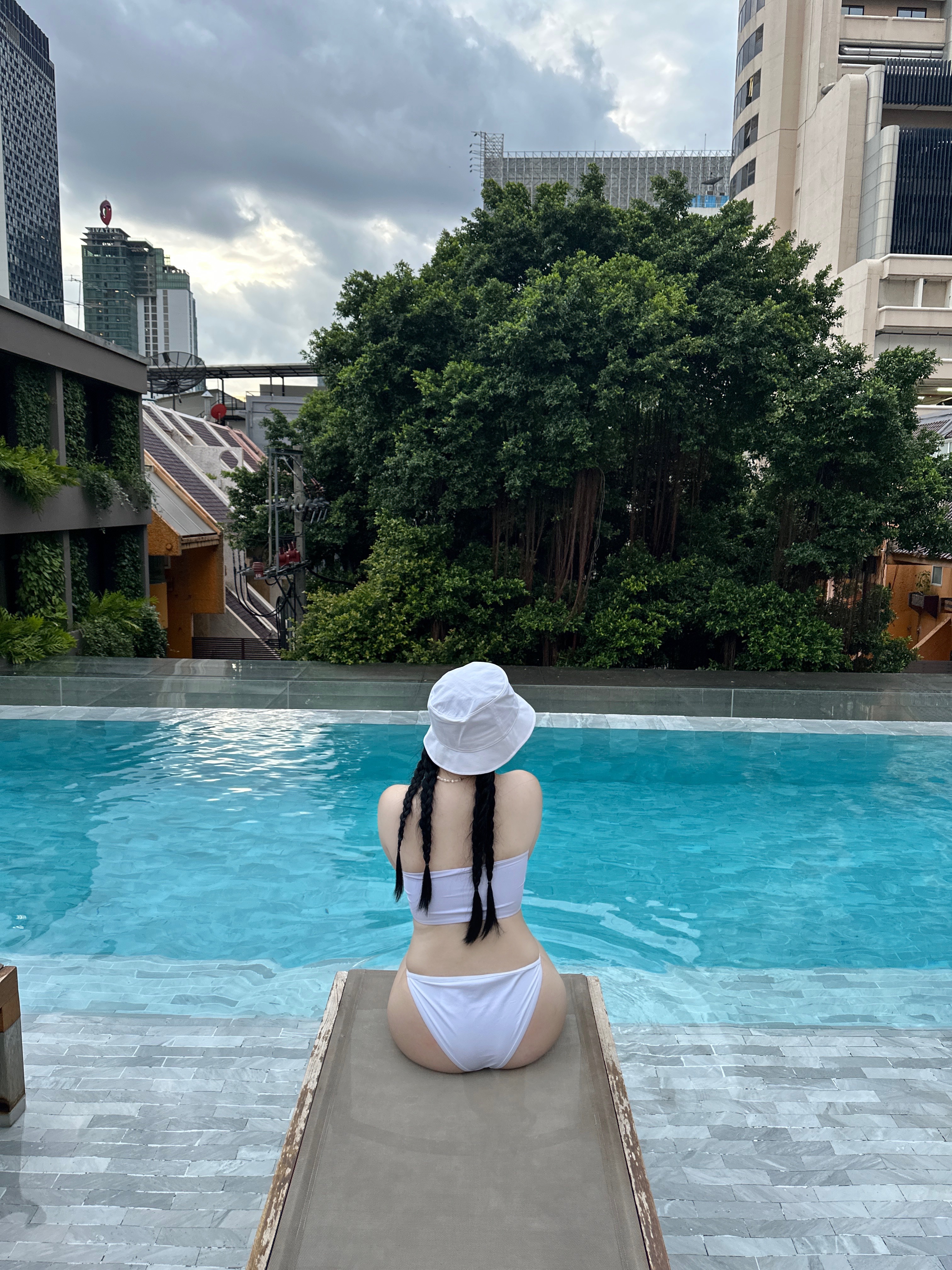 Nike x Jacquemus Bucket Hat White 착용 스타일 - 3