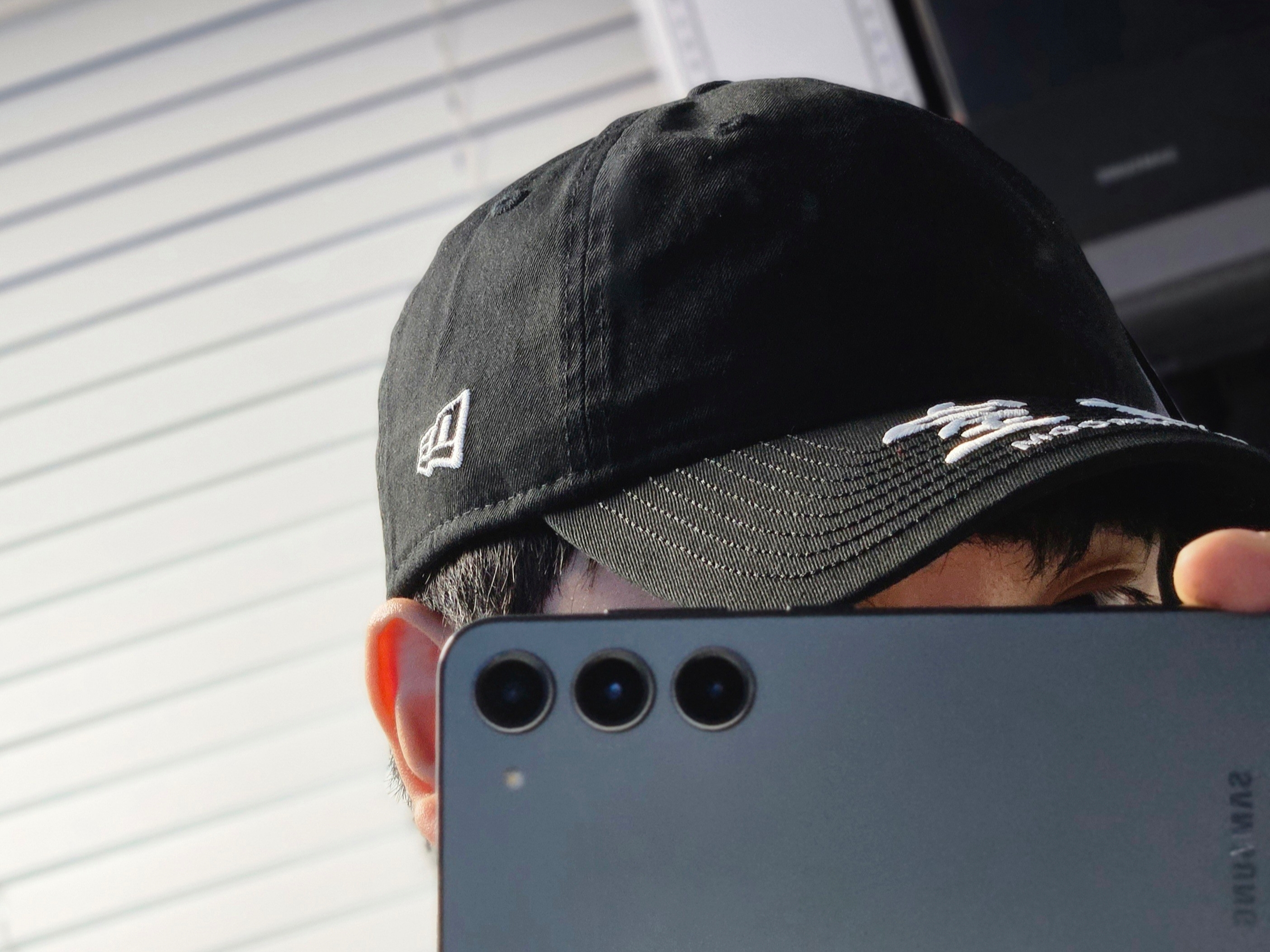 Darkr8m Studio x New Era Unstructured Ball Cap Black 착용 스타일 - 1
