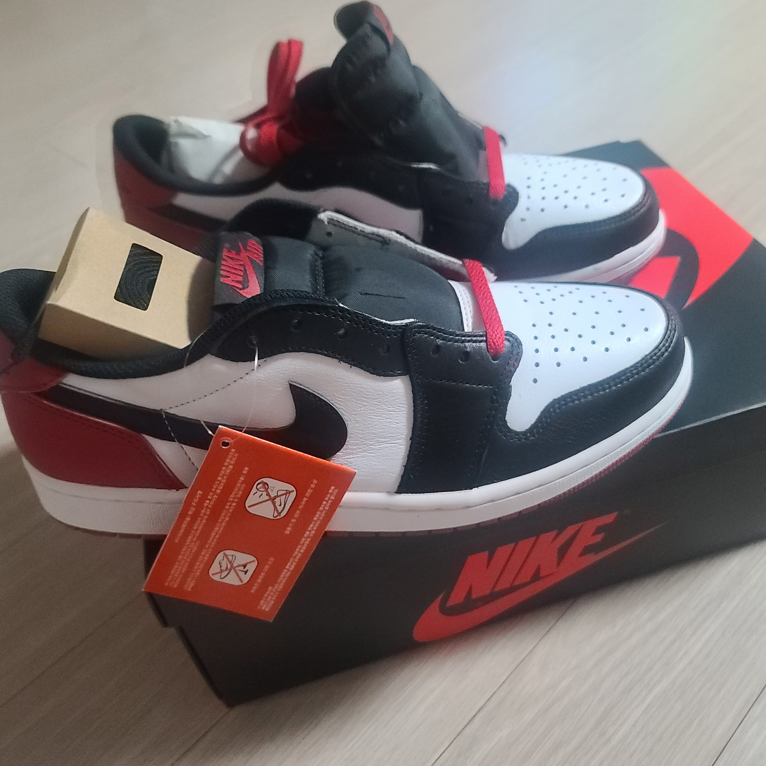 Jordan 1 Retro Low OG Black Toe 착용 스타일 - 4