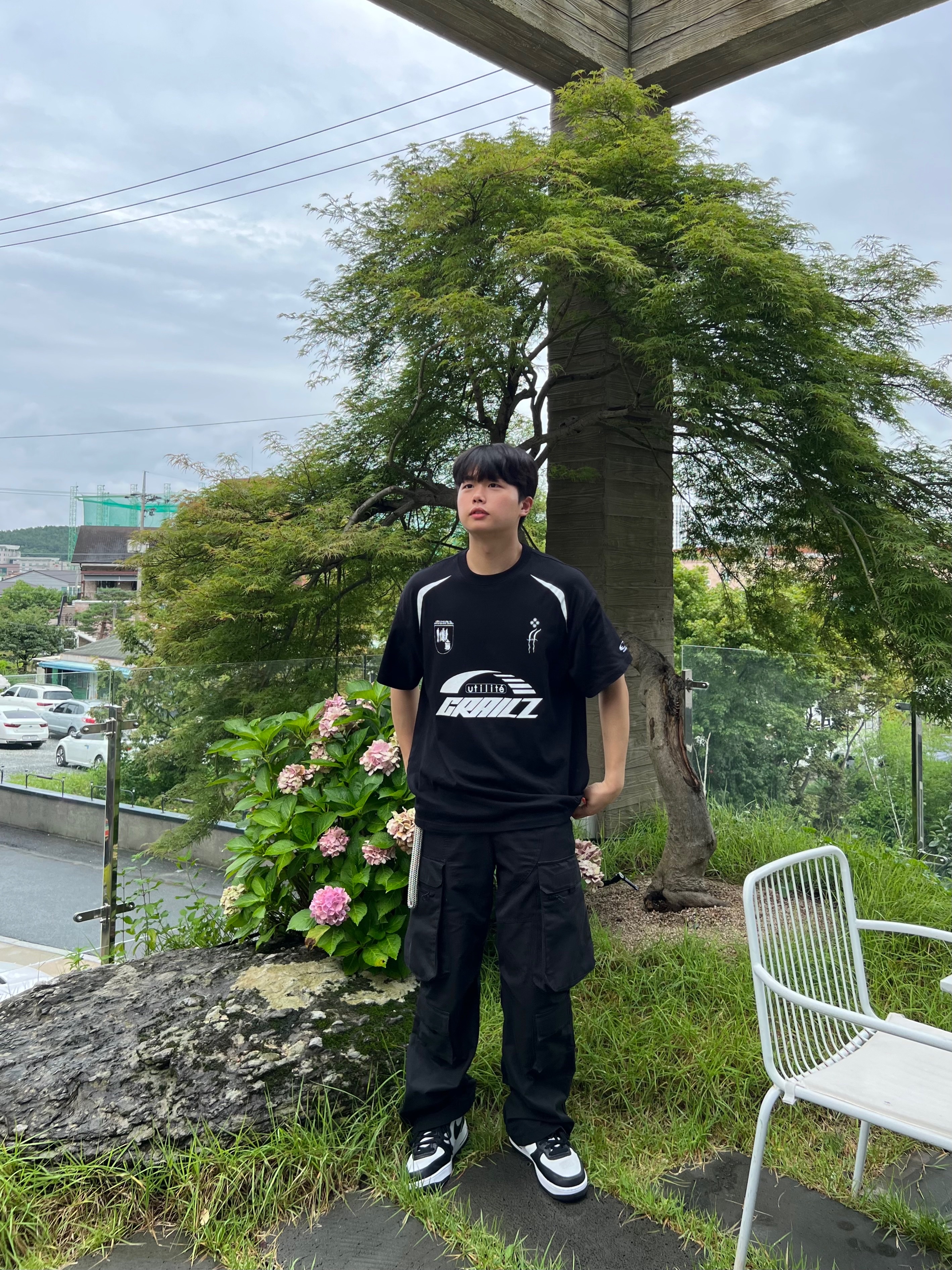Project G/R Oversized Football Jersey Black, Project G/R Tactical Cargo Pants Black 착용 스타일 - 1