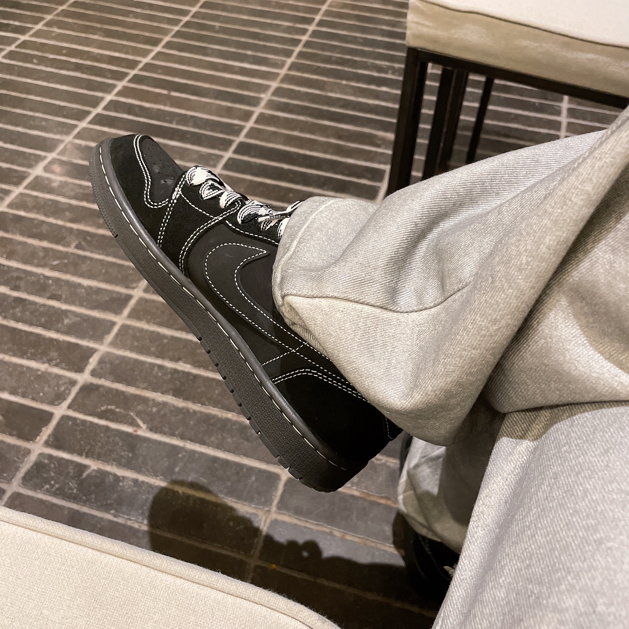Jordan 1 x Travis Scott Retro Low OG SP Black Phantom 착용 스타일